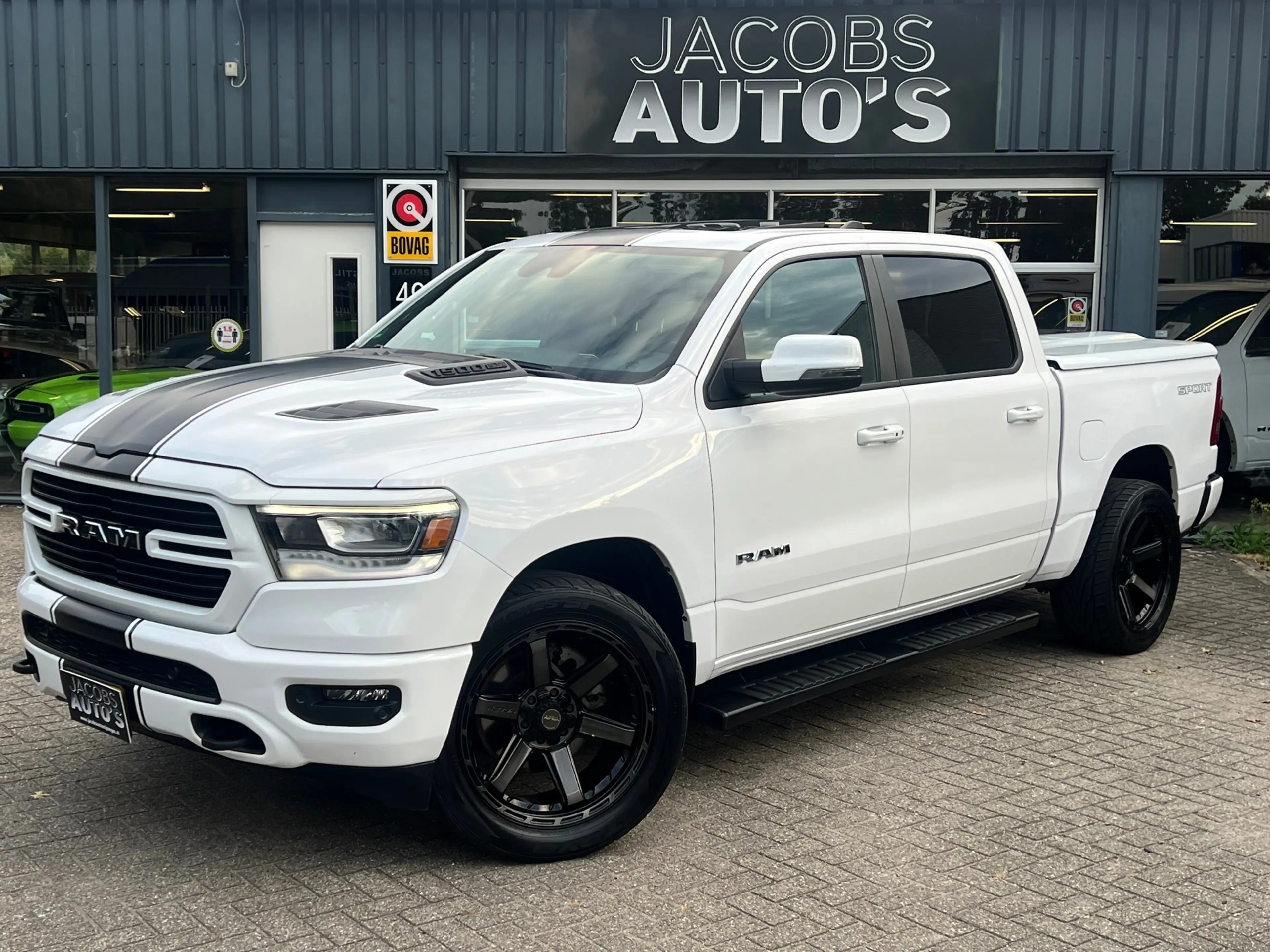 Dodge RAM 1500 5.7 V8 4x4 Crew Cab Laramie sport — photo 2