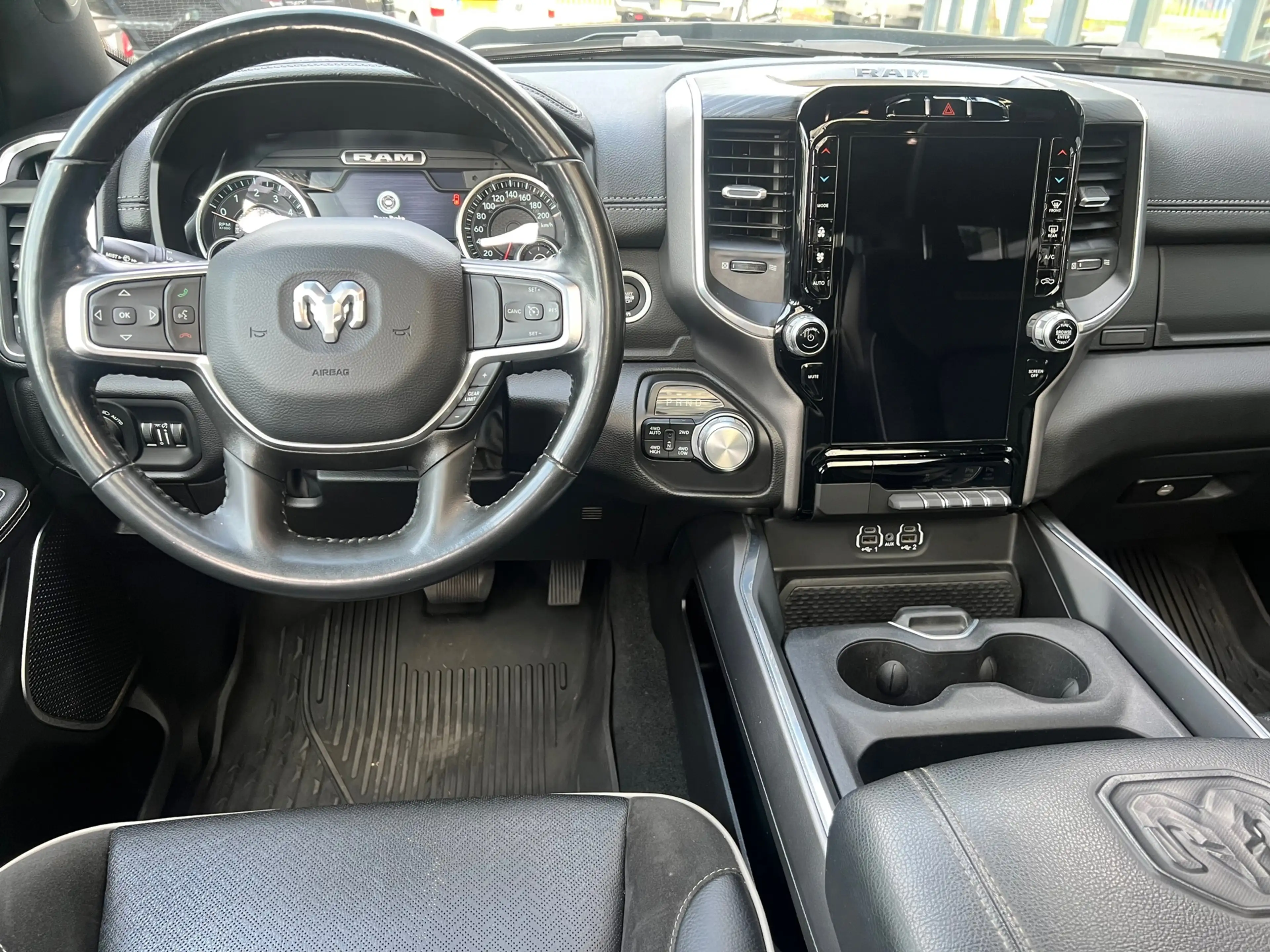 Dodge RAM 1500 5.7 V8 4x4 Crew Cab Laramie sport — photo 12