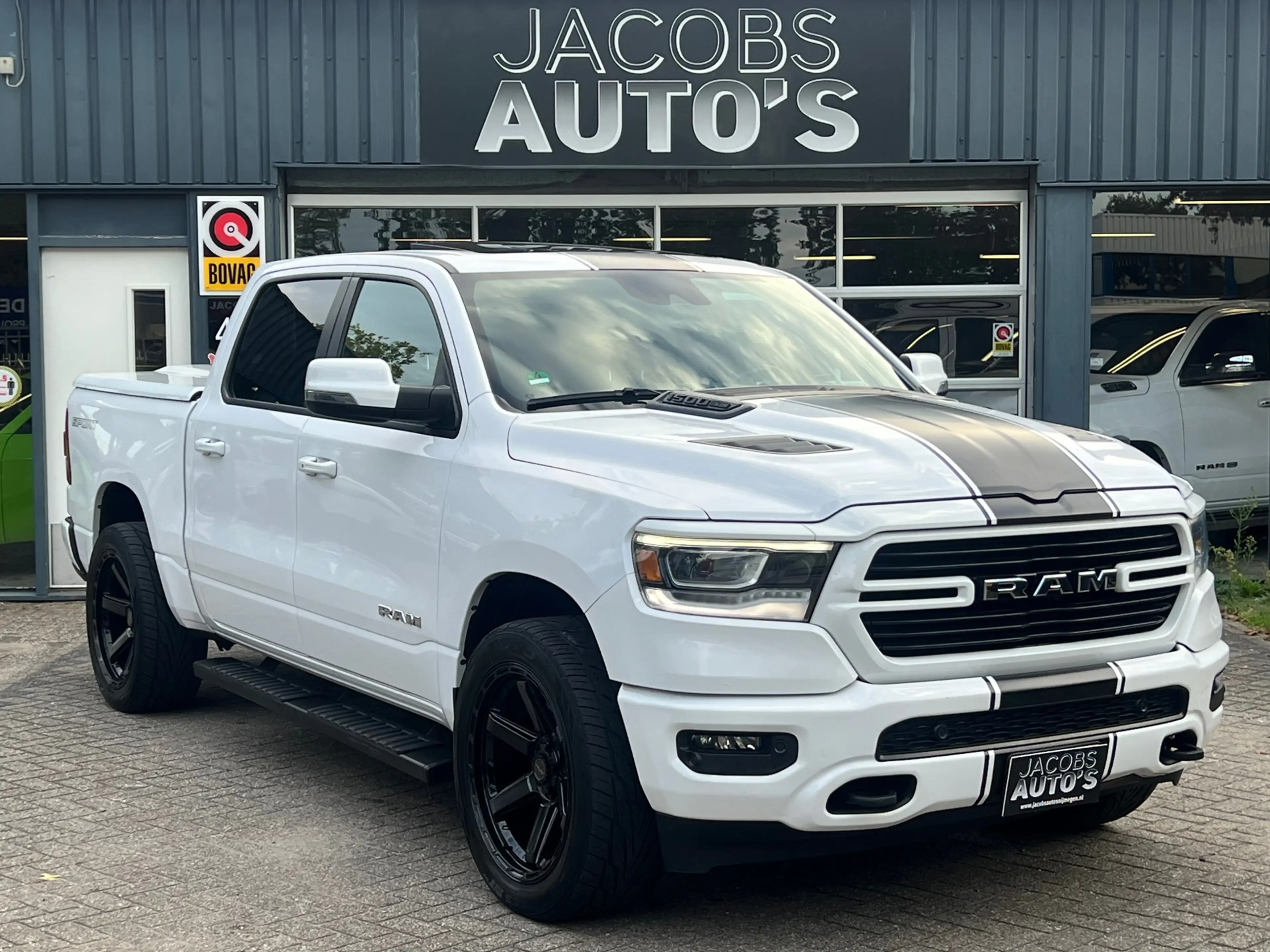Dodge RAM 1500 5.7 V8 4x4 Crew Cab Laramie sport — photo 3