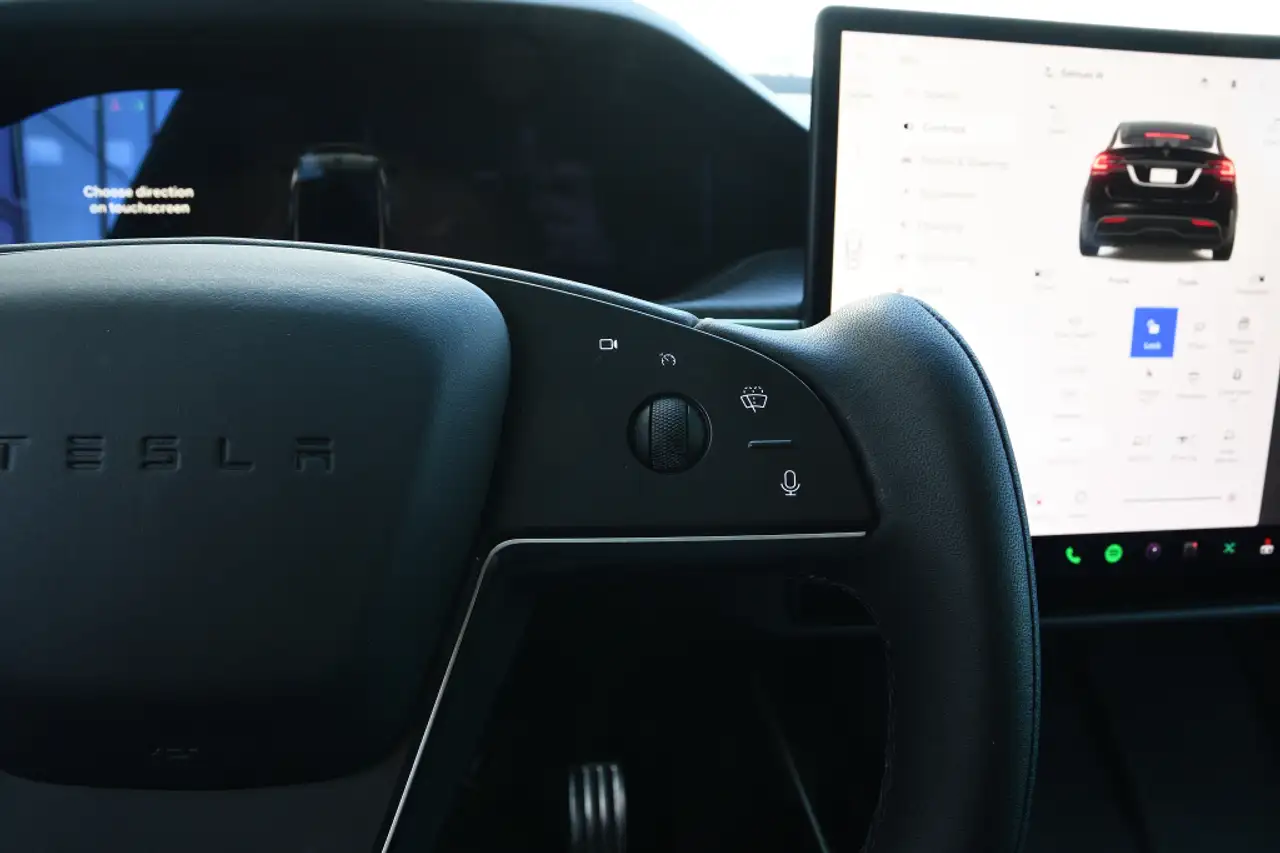 Tesla Model X снимка Tesla Model X