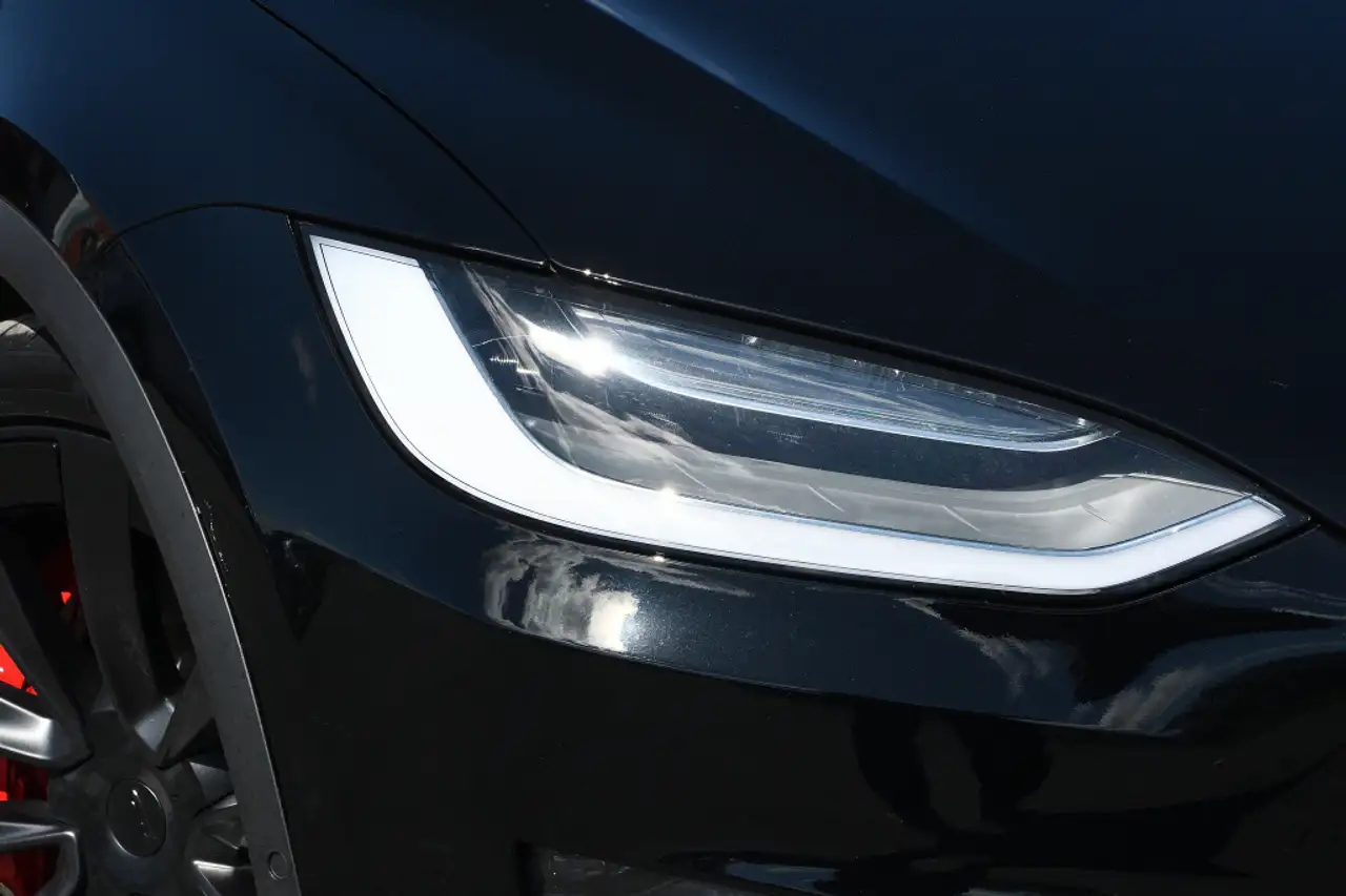 Tesla Model X снимка Tesla Model X