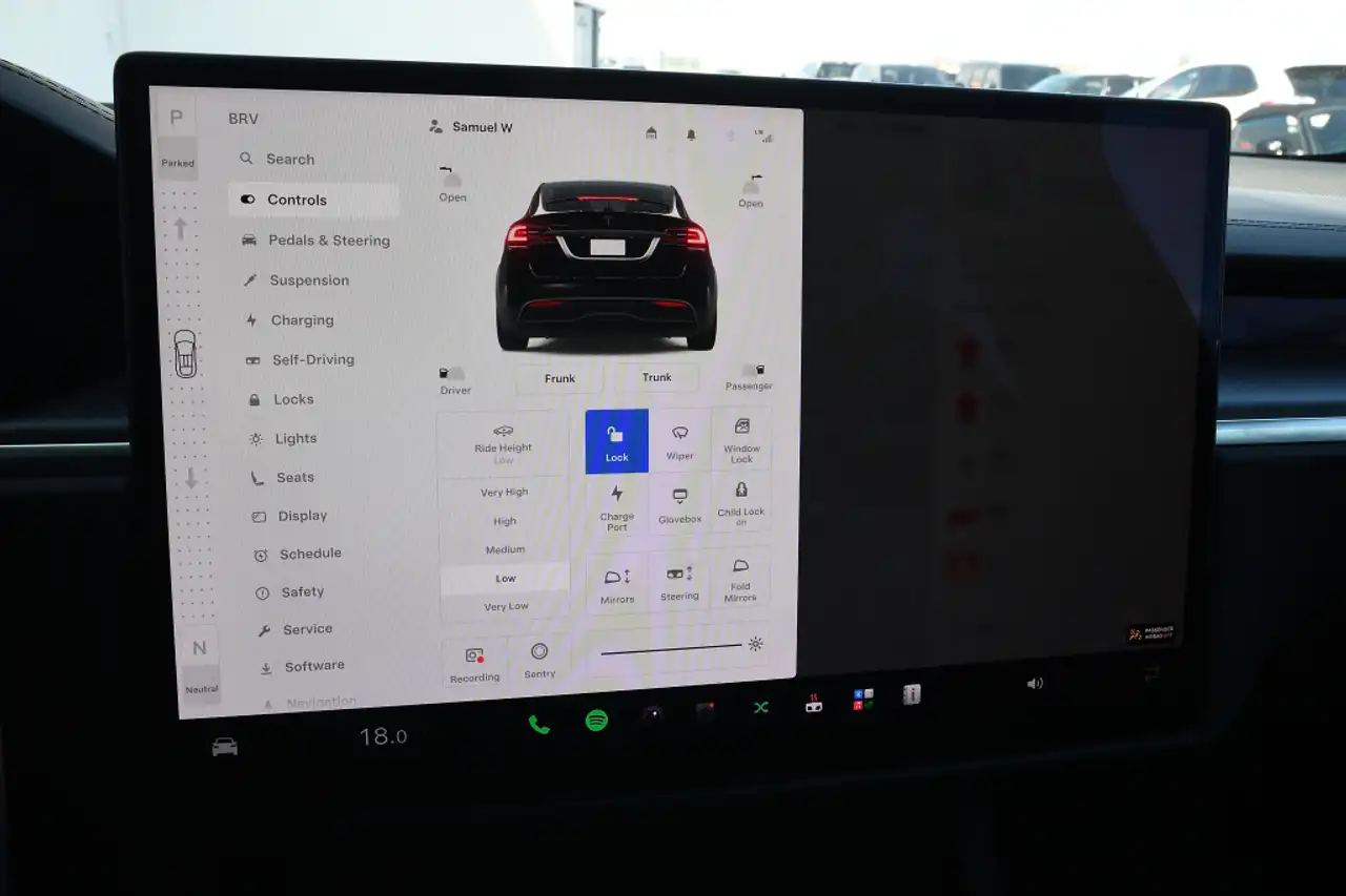 Tesla Model X снимка Tesla Model X