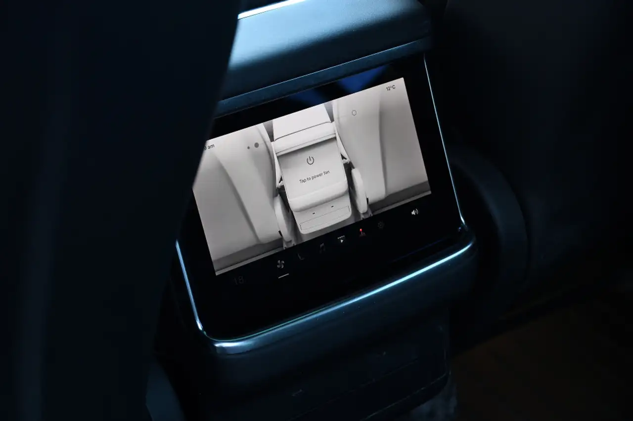 Tesla Model X снимка Tesla Model X