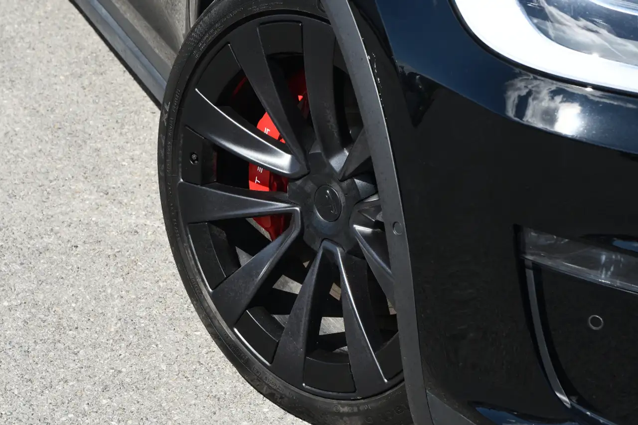 Tesla Model X снимка Tesla Model X