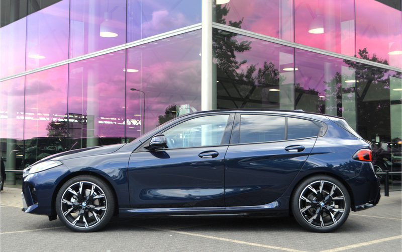 BMW 120 1 Serie M Sport Automaat / Sportstoelen / M Adapti — photo 2