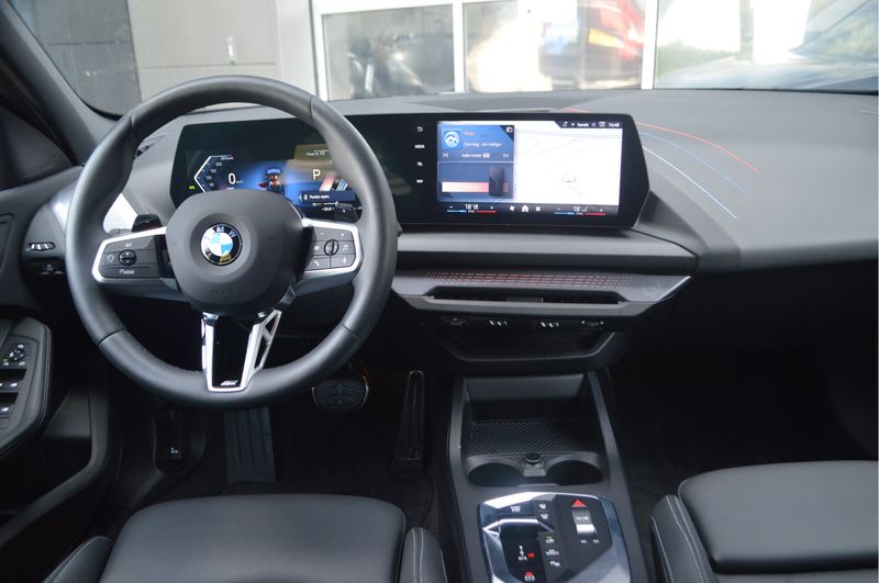 BMW 120 1 Serie M Sport Automaat / Sportstoelen / M Adapti — photo 3