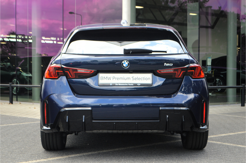 BMW 120 1 Serie M Sport Automaat / Sportstoelen / M Adapti — photo 7