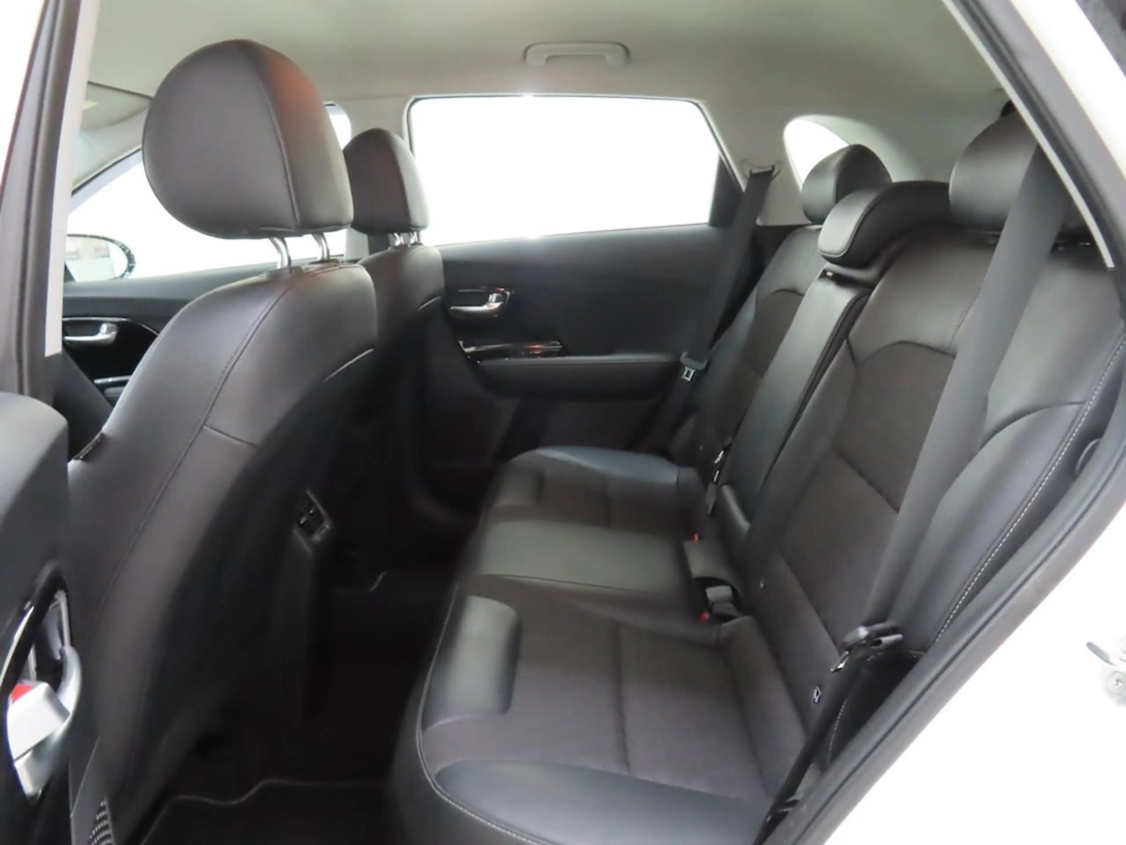 Kia Niro 1.6 GDi HYBRID DYNAMICLINE AUTOMAAT — photo 11