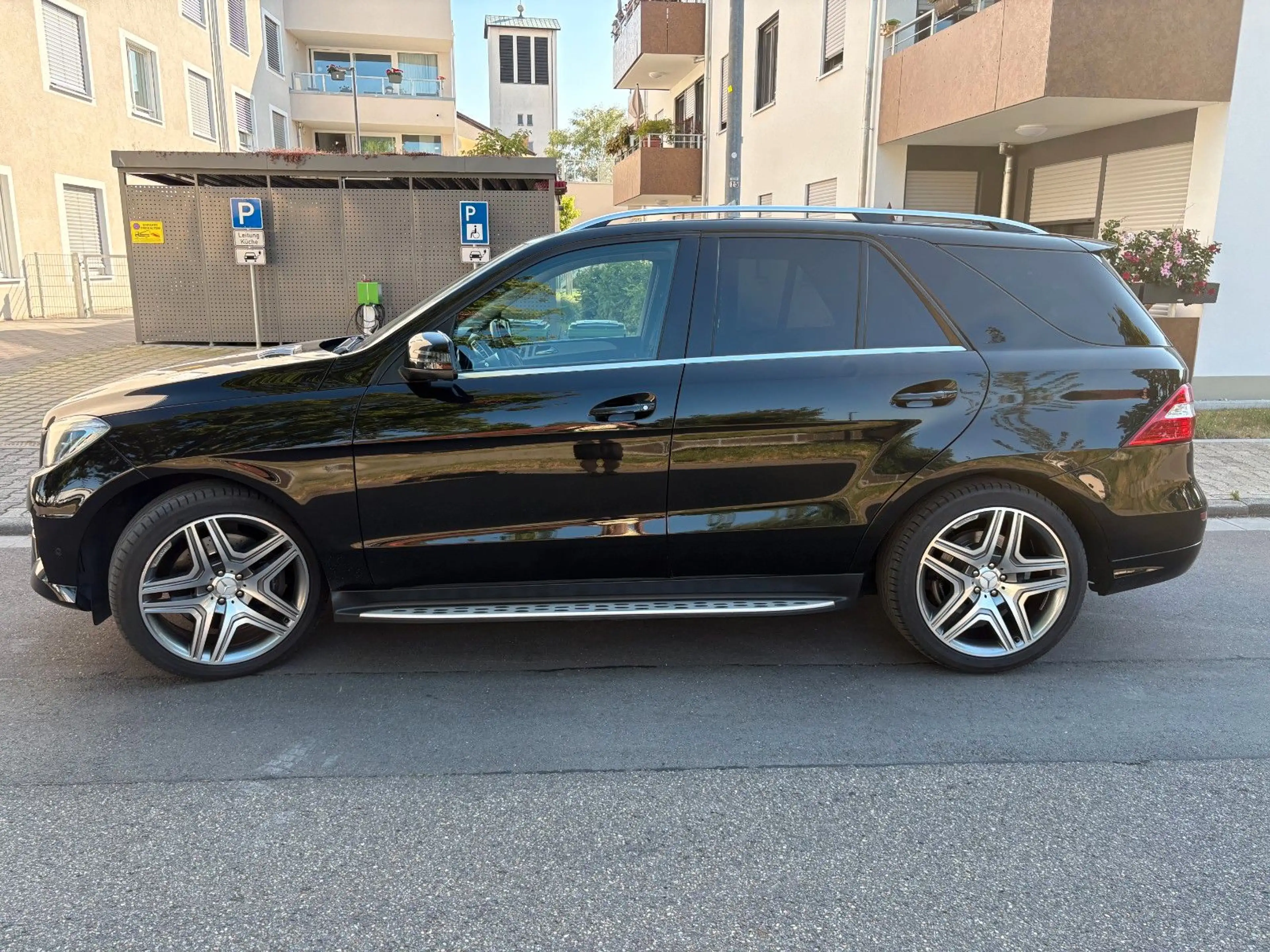 Mercedes-Benz ML 500 BlueEfficiency AMG Line — photo 3