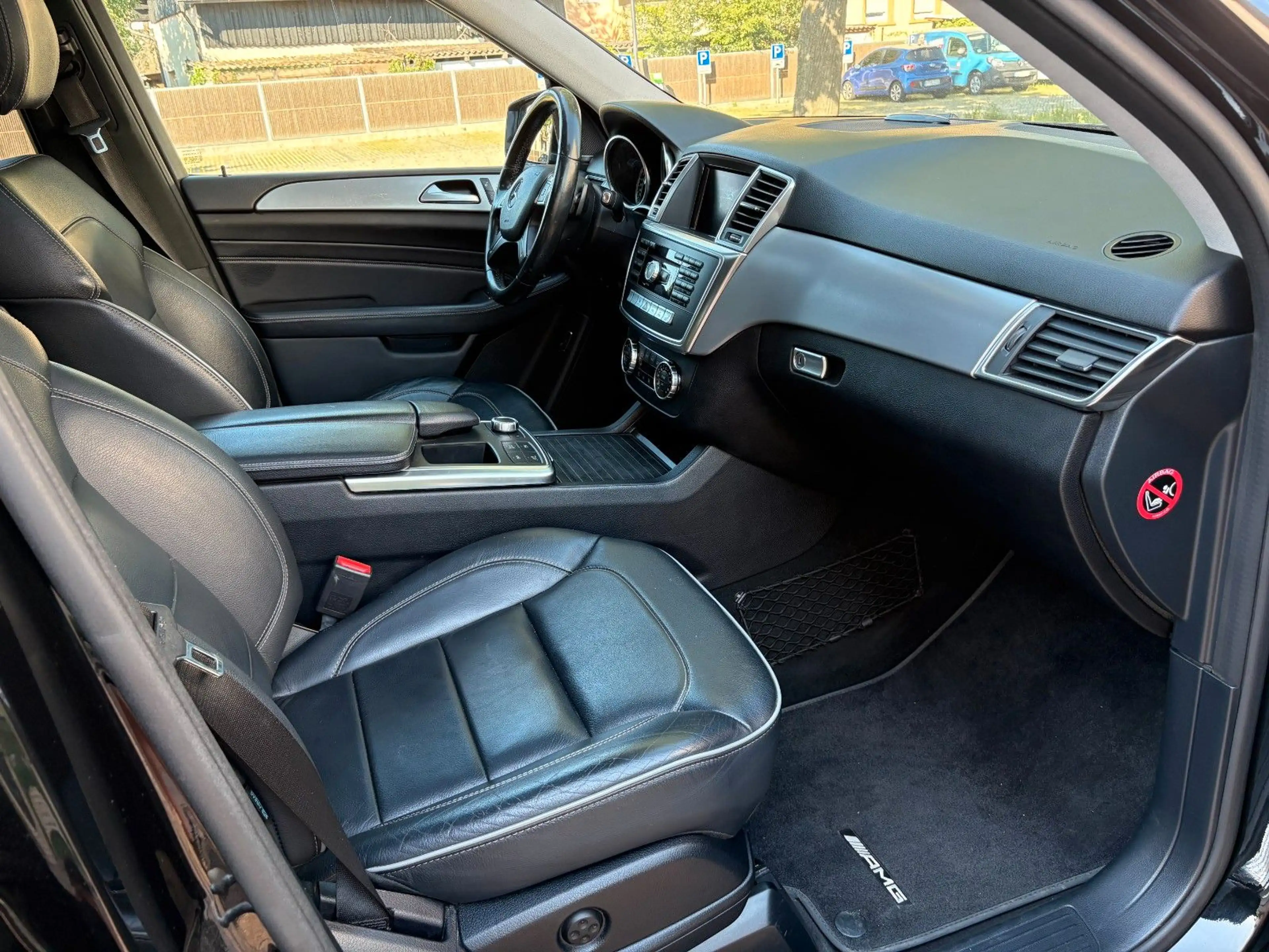 Mercedes-Benz ML 500 BlueEfficiency AMG Line — photo 8