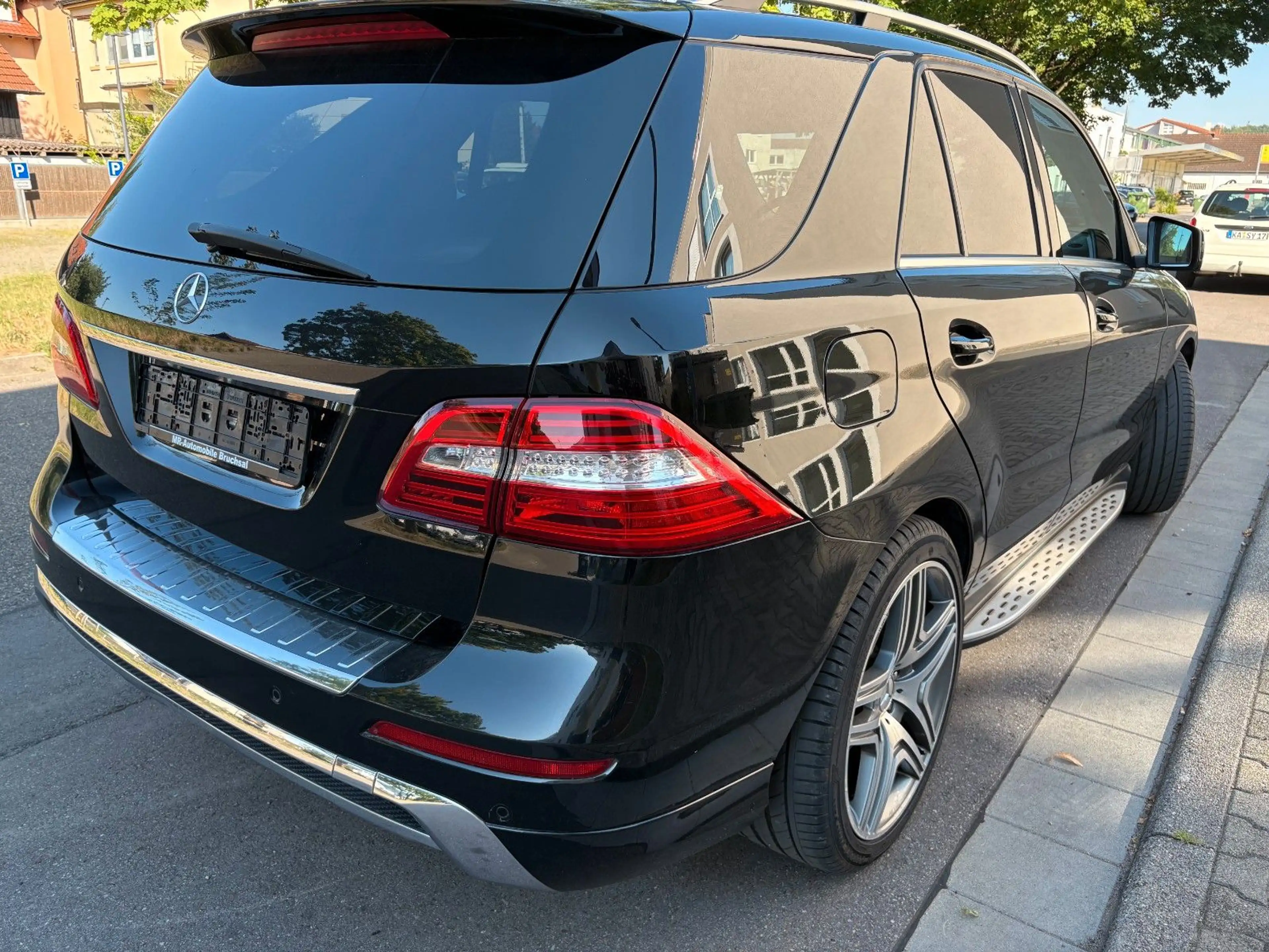 Mercedes-Benz ML 500 BlueEfficiency AMG Line — photo 6