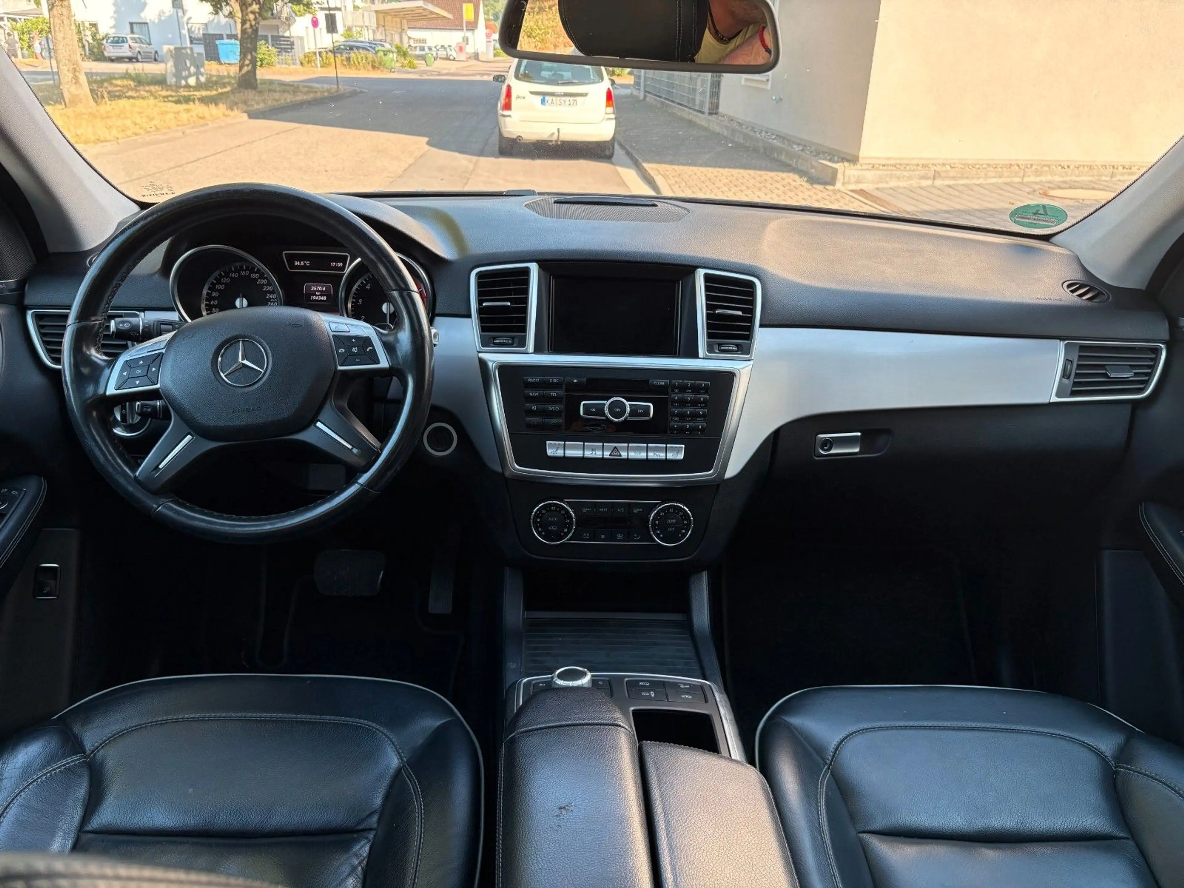 Mercedes-Benz ML 500 BlueEfficiency AMG Line — photo 11
