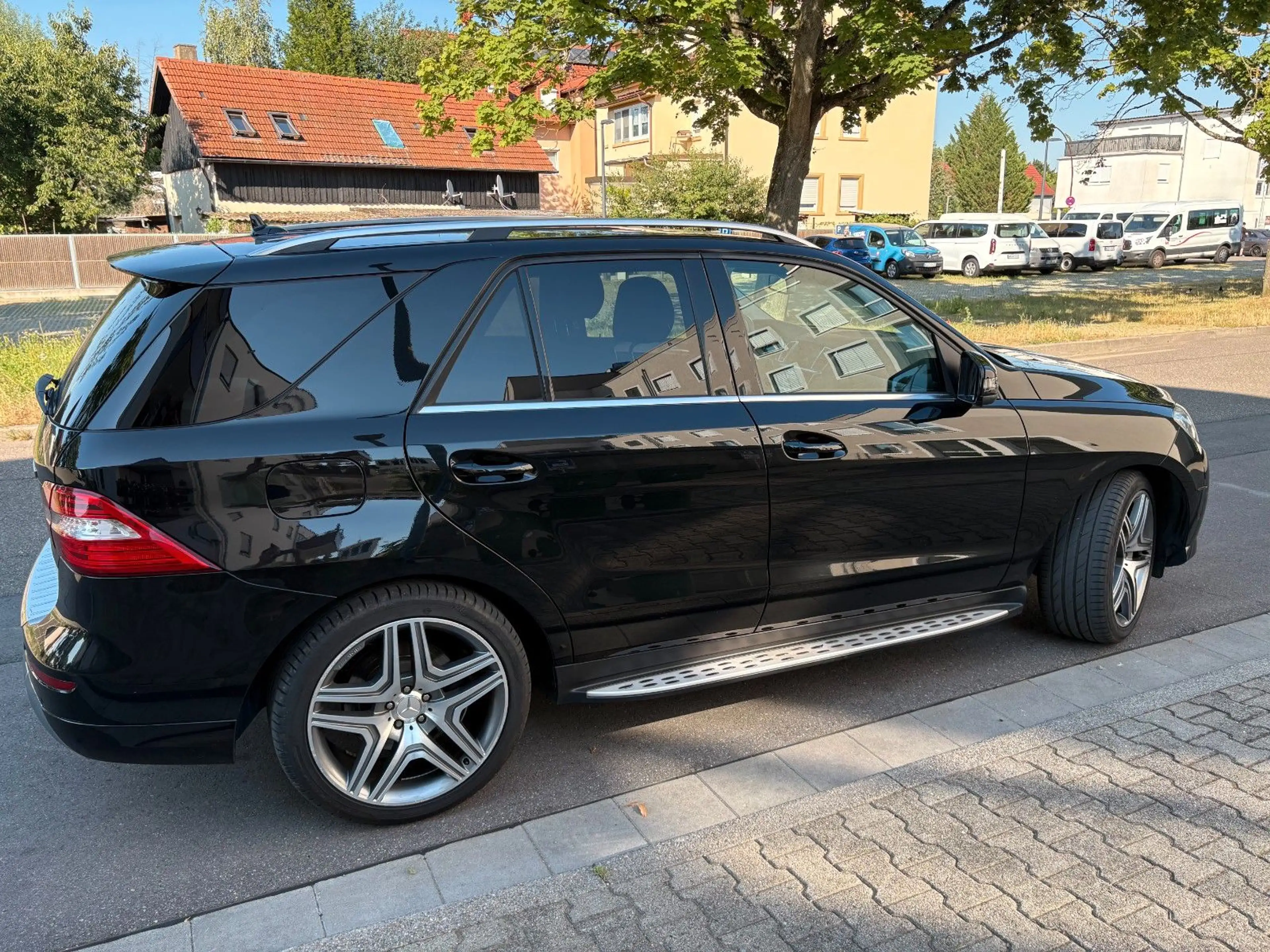 Mercedes-Benz ML 500 BlueEfficiency AMG Line — photo 7