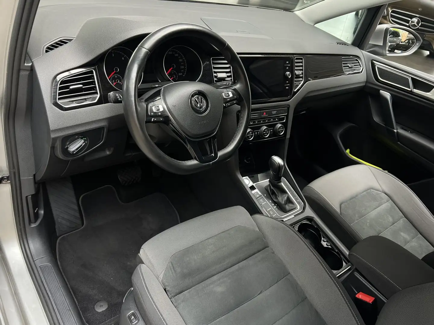 Volkswagen Golf Sportsvan 2.0d Highline DSG Navi Xen Standh Silber - 2