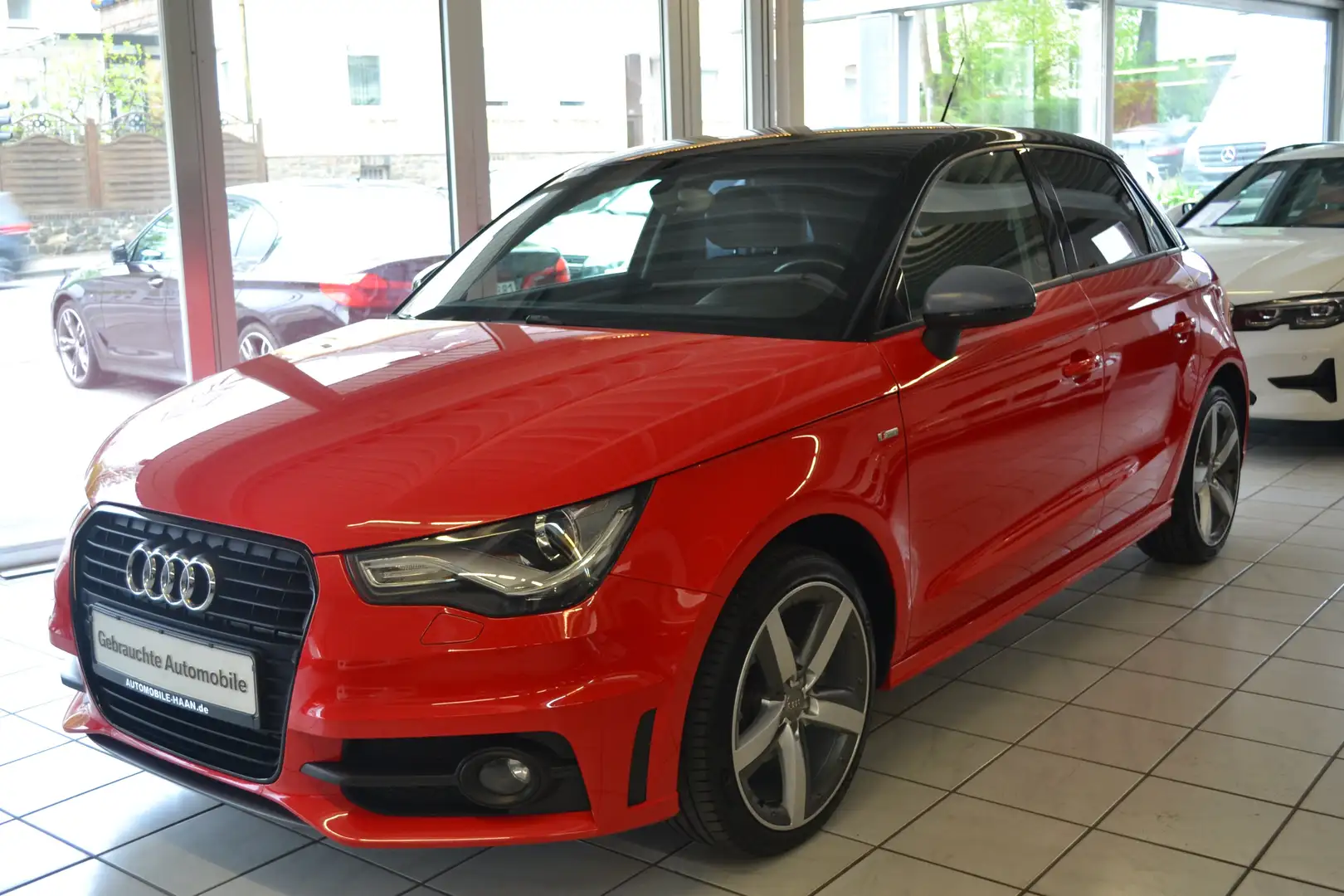 Audi A1 1.6 TDI SPORTBACK S-LINE admired XENON*NAVI Rosso - 1