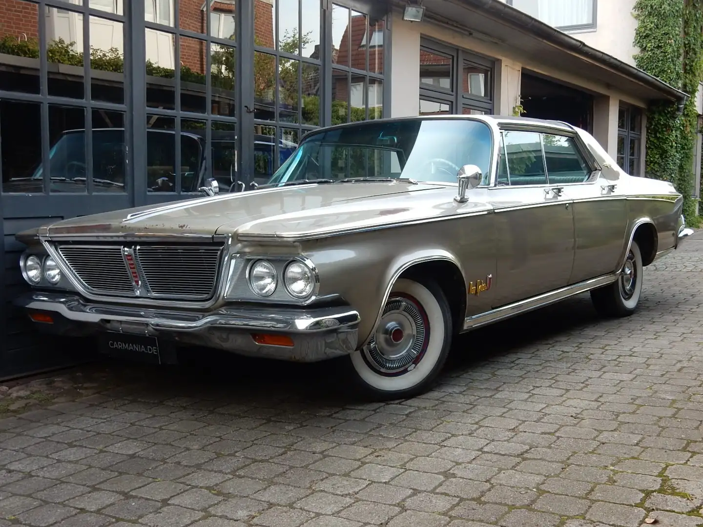 Chrysler New Yorker Gold - 1
