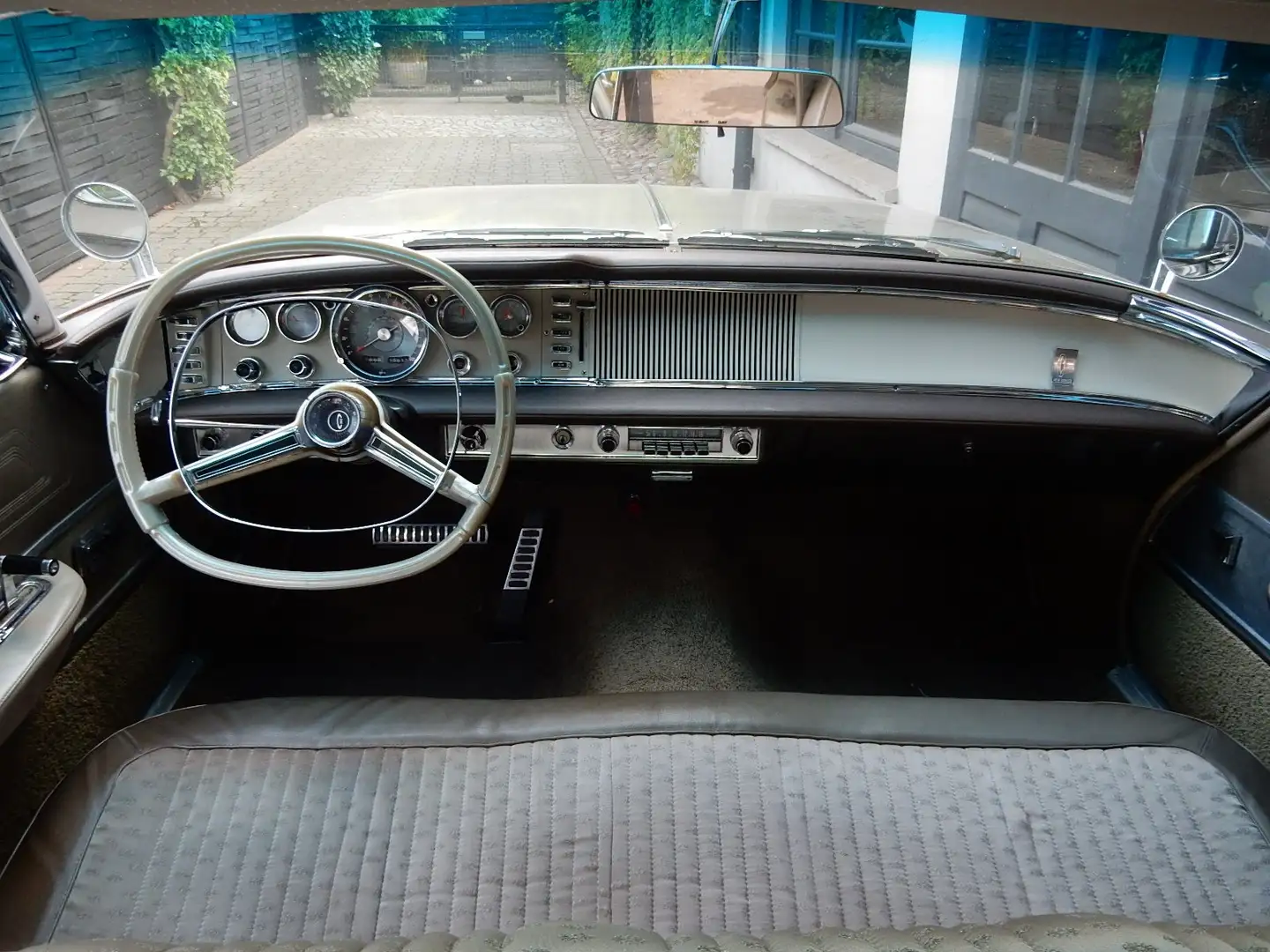 Chrysler New Yorker Gold - 2