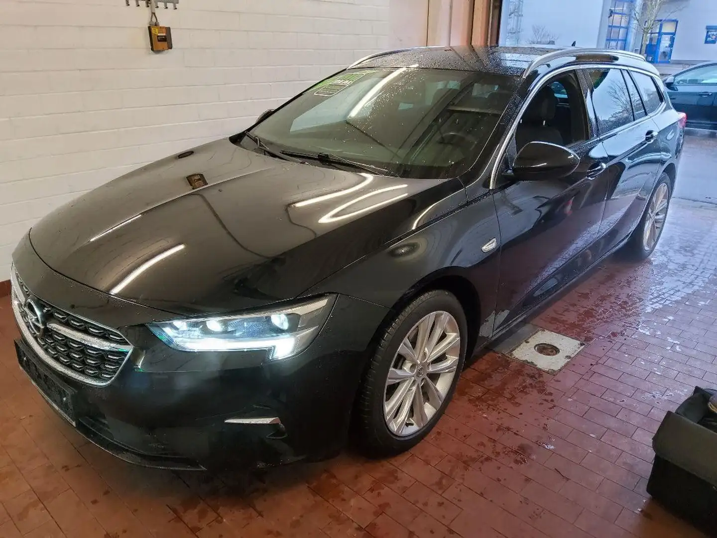 Opel Insignia B ST Business 1.5D"KAMERA"NAVI"SITZHZ" Zwart - 1