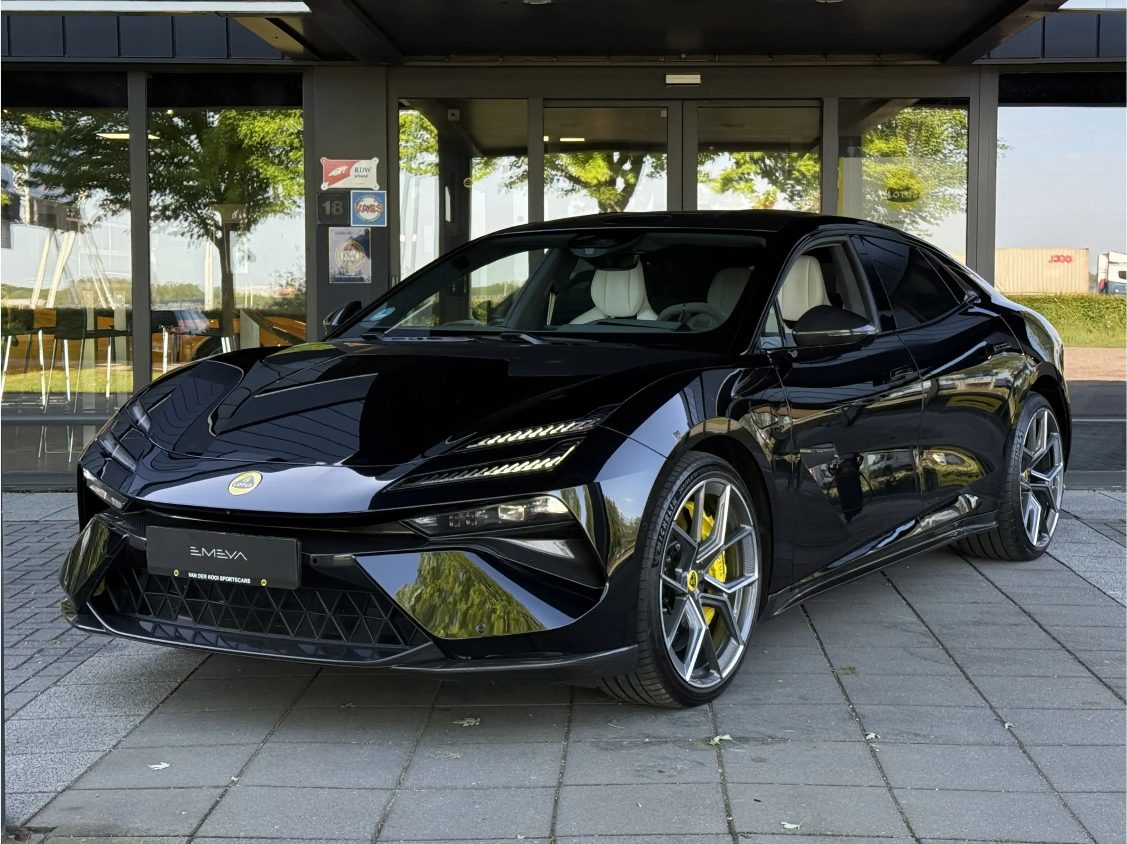 Lotus Emeya R 102 kWh 900 PK Keramische remmen 4 Zitplaatsen