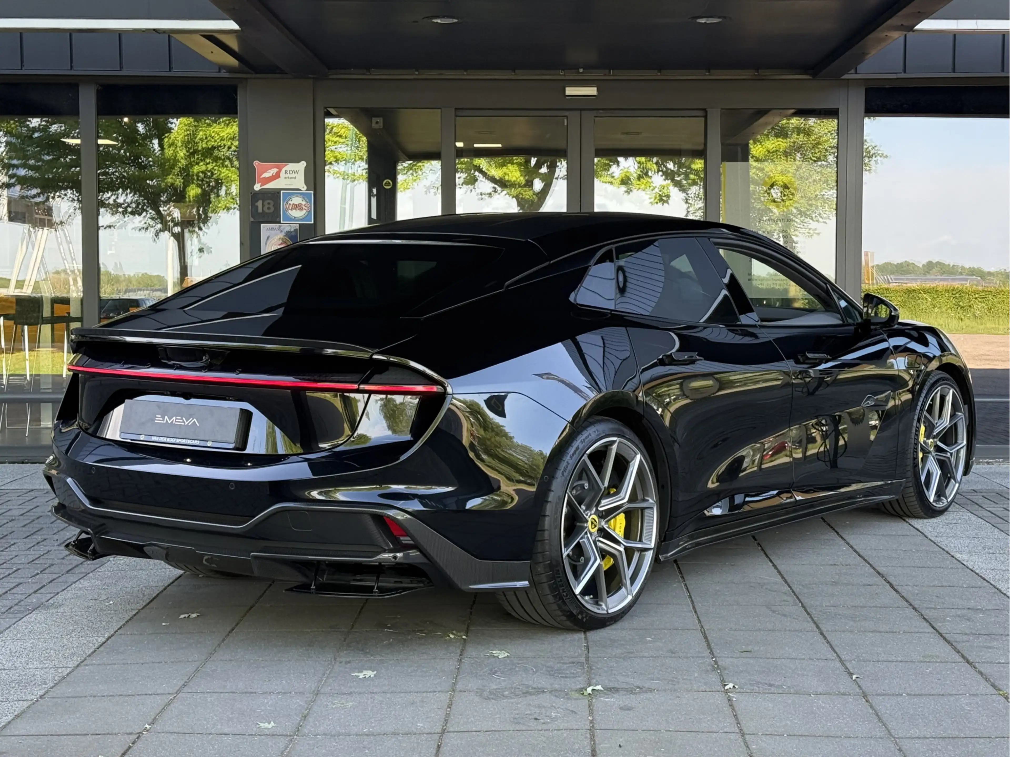 Lotus Emeya R 102 kWh 900 PK Keramische remmen 4 Zitplaatsen — photo 5