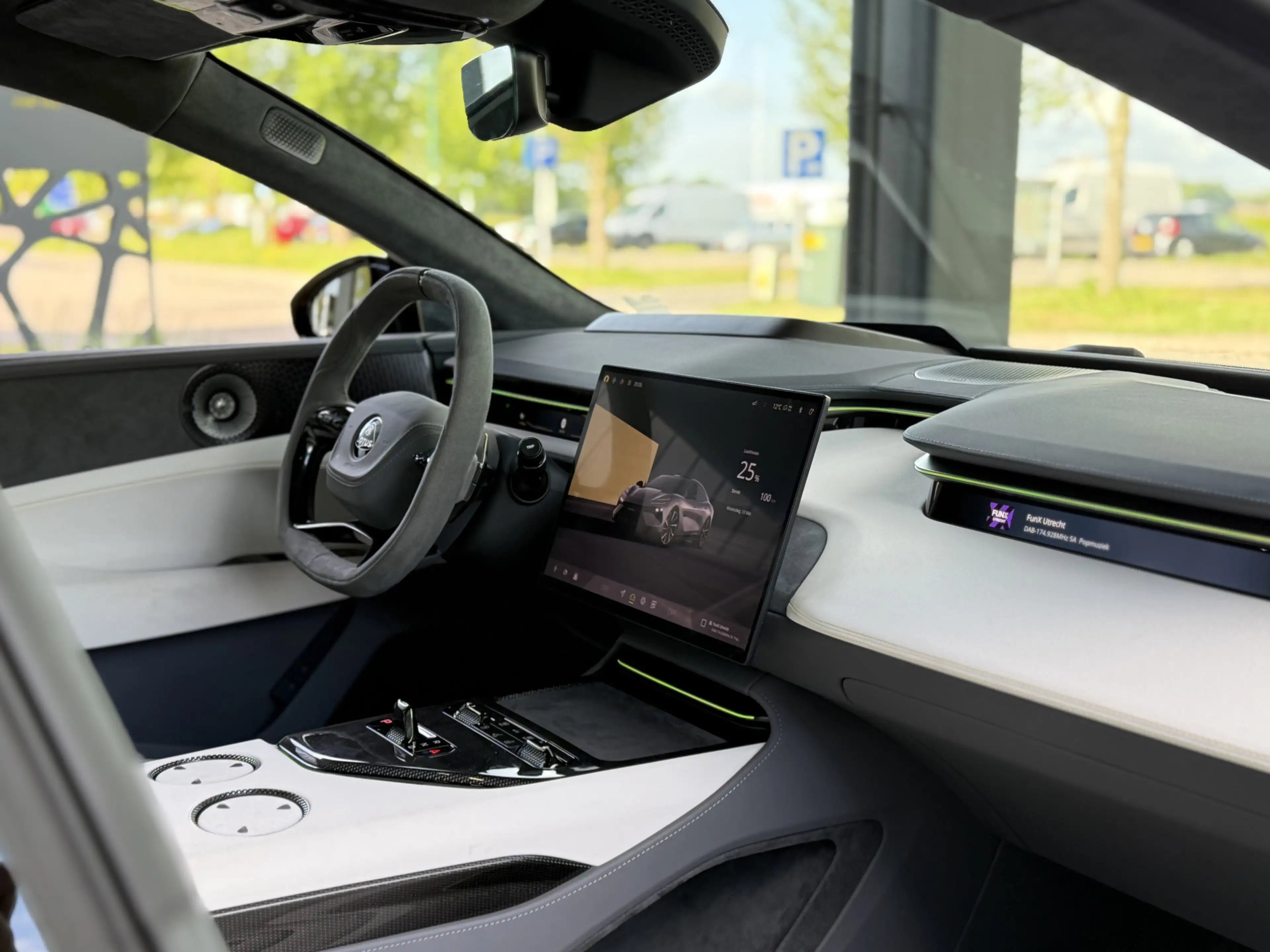 Lotus Emeya R 102 kWh 900 PK Keramische remmen 4 Zitplaatsen — photo 12