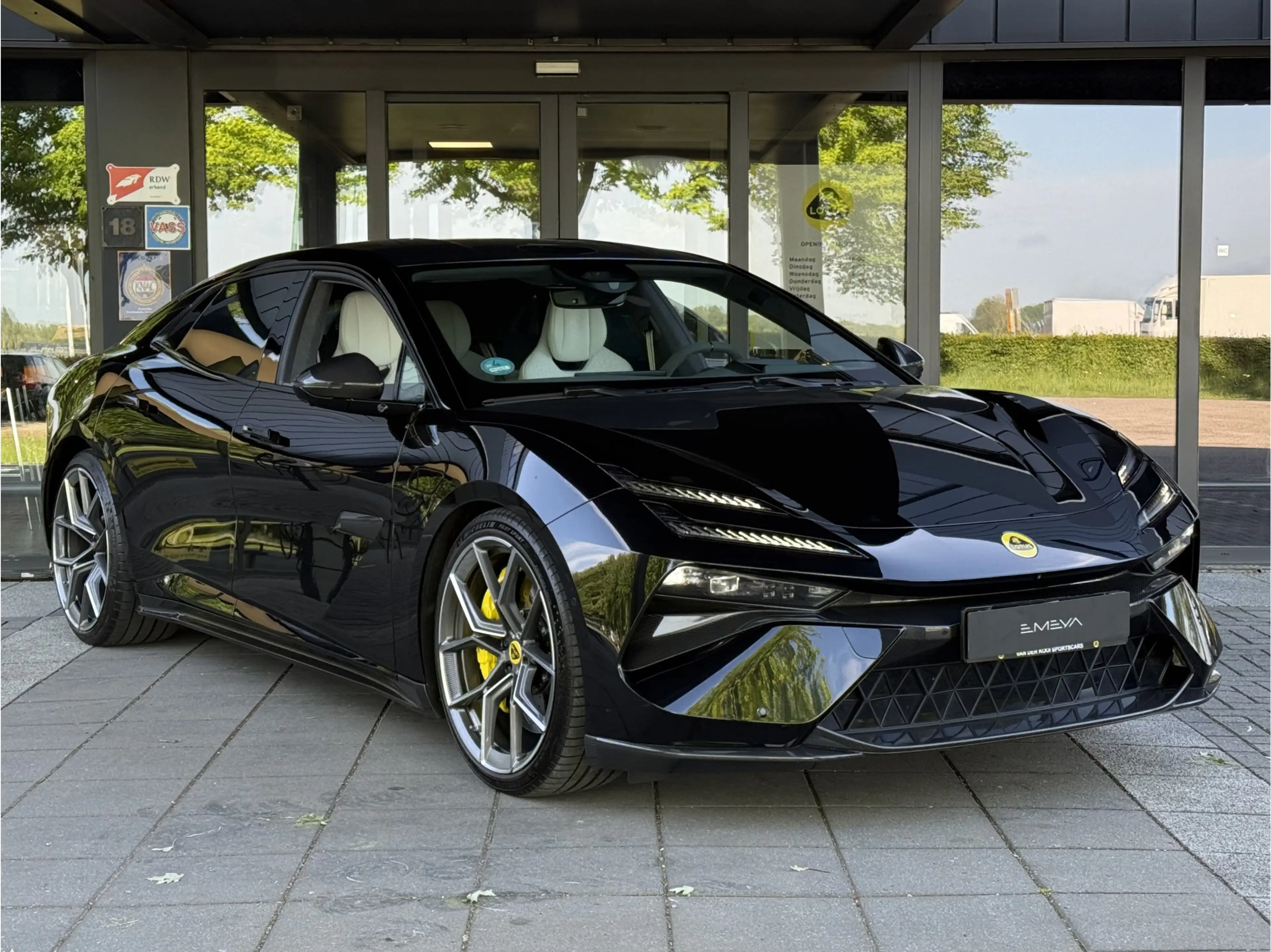 Lotus Emeya R 102 kWh 900 PK Keramische remmen 4 Zitplaatsen — photo 3