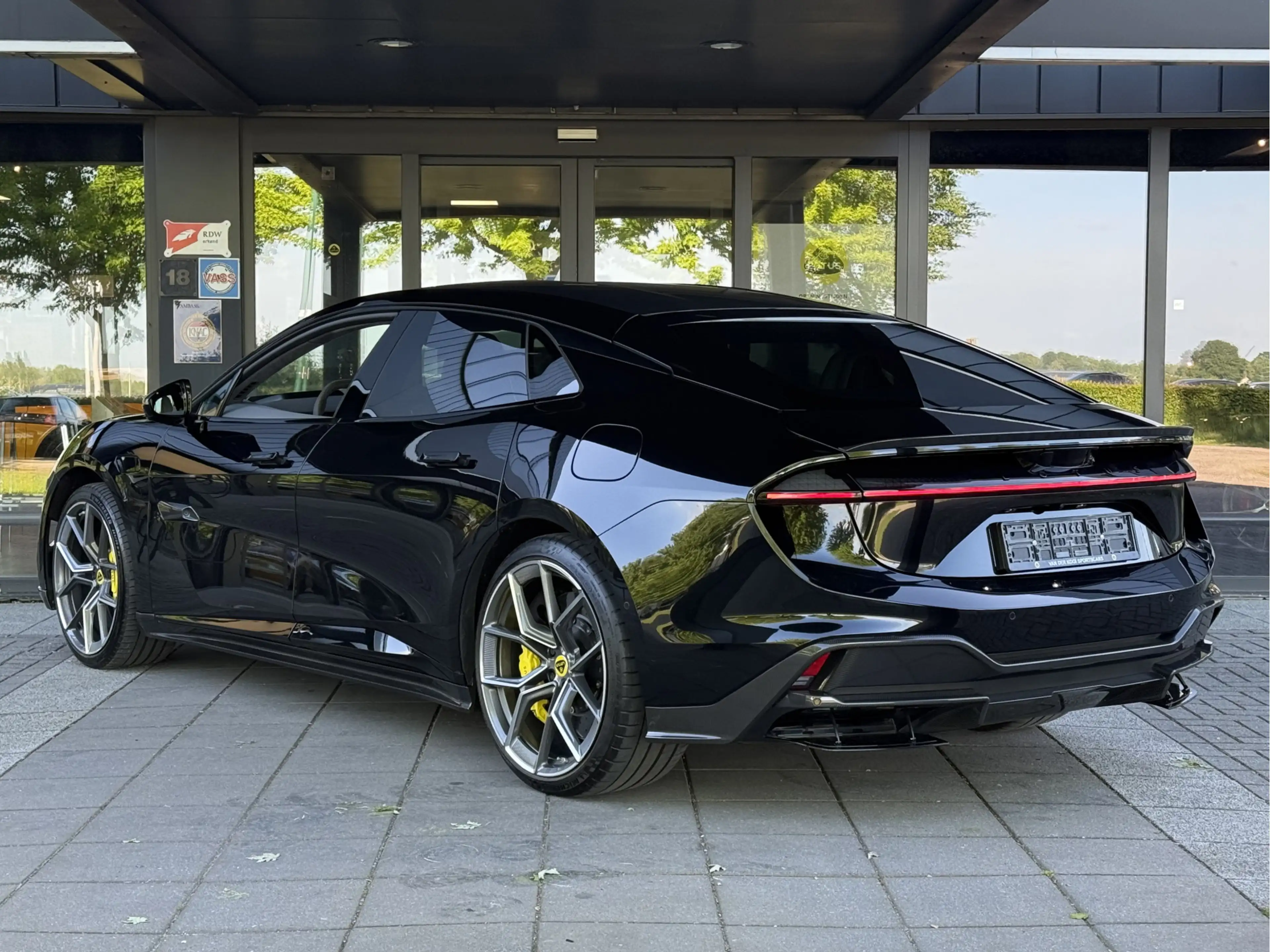 Lotus Emeya R 102 kWh 900 PK Keramische remmen 4 Zitplaatsen — photo 7