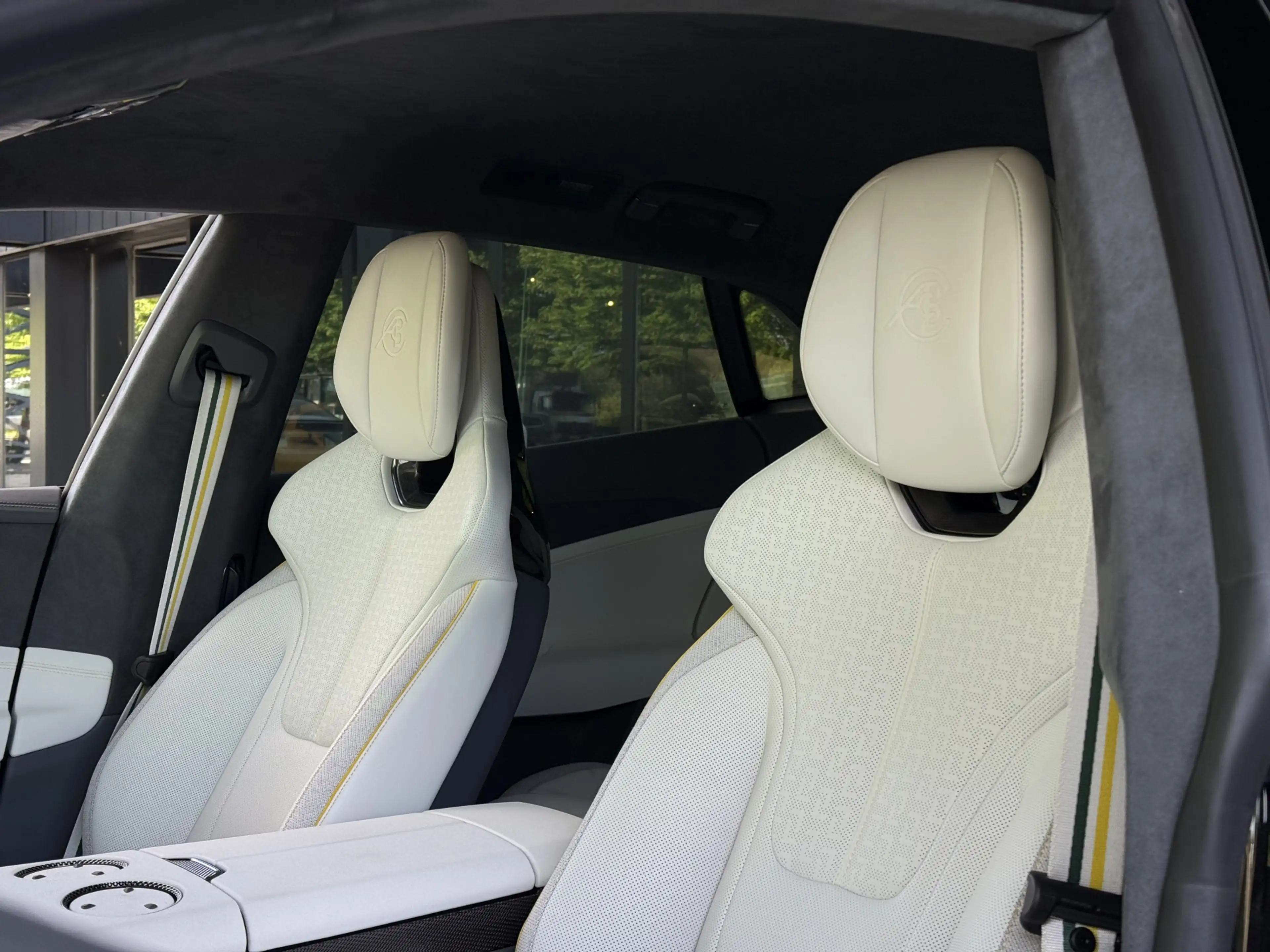 Lotus Emeya R 102 kWh 900 PK Keramische remmen 4 Zitplaatsen — photo 10