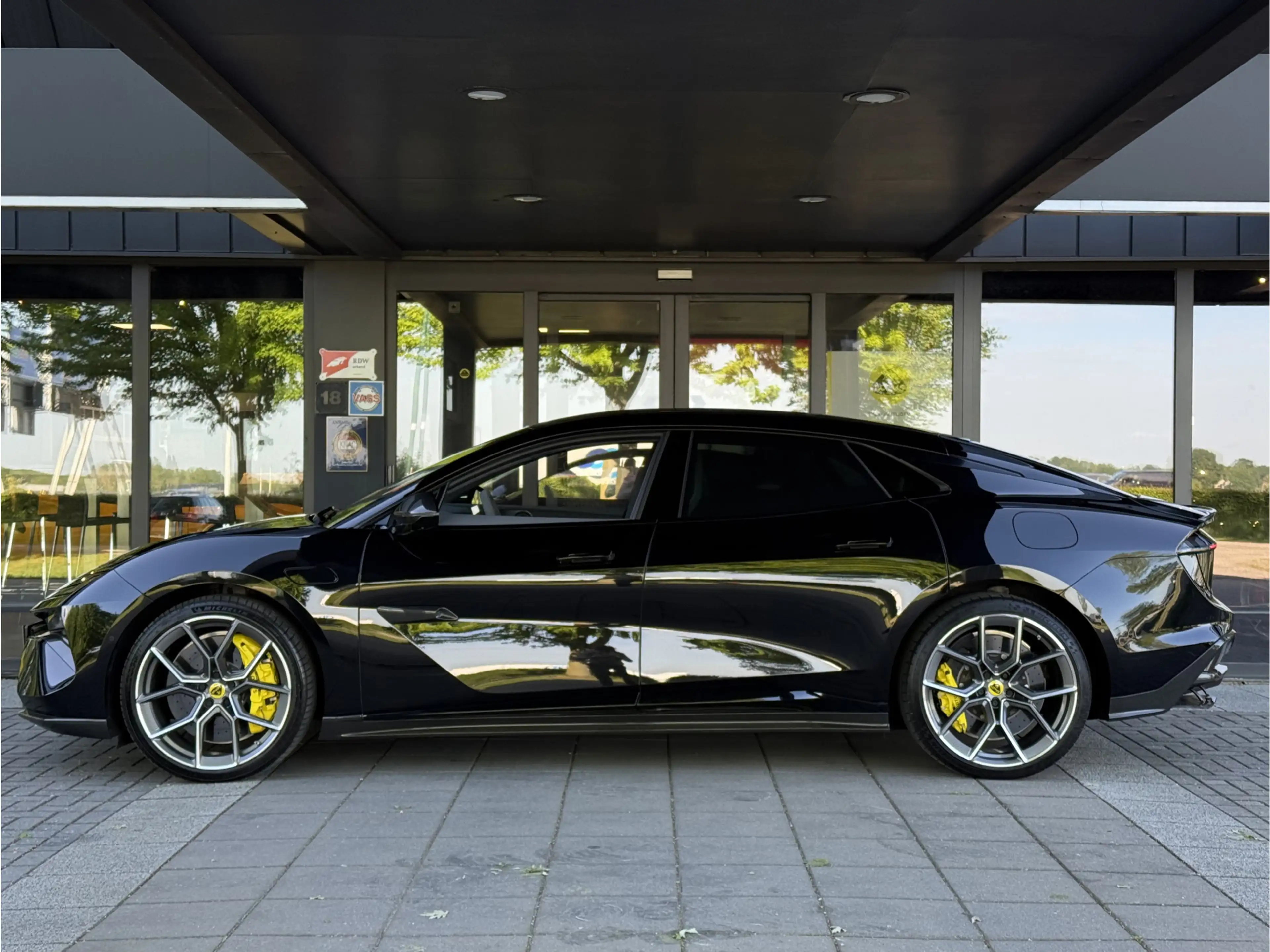 Lotus Emeya R 102 kWh 900 PK Keramische remmen 4 Zitplaatsen — photo 8