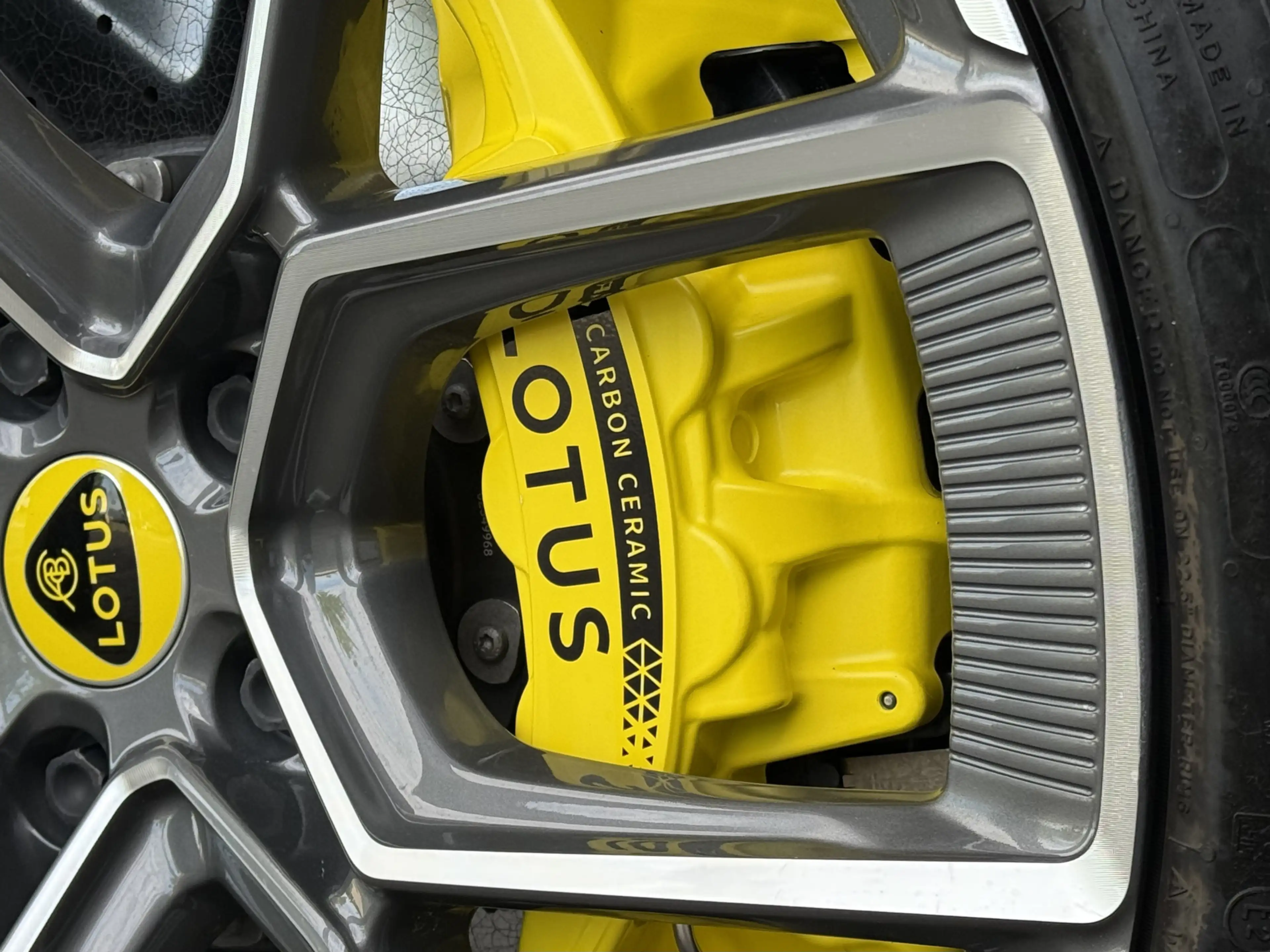 Lotus Emeya R 102 kWh 900 PK Keramische remmen 4 Zitplaatsen — photo 20