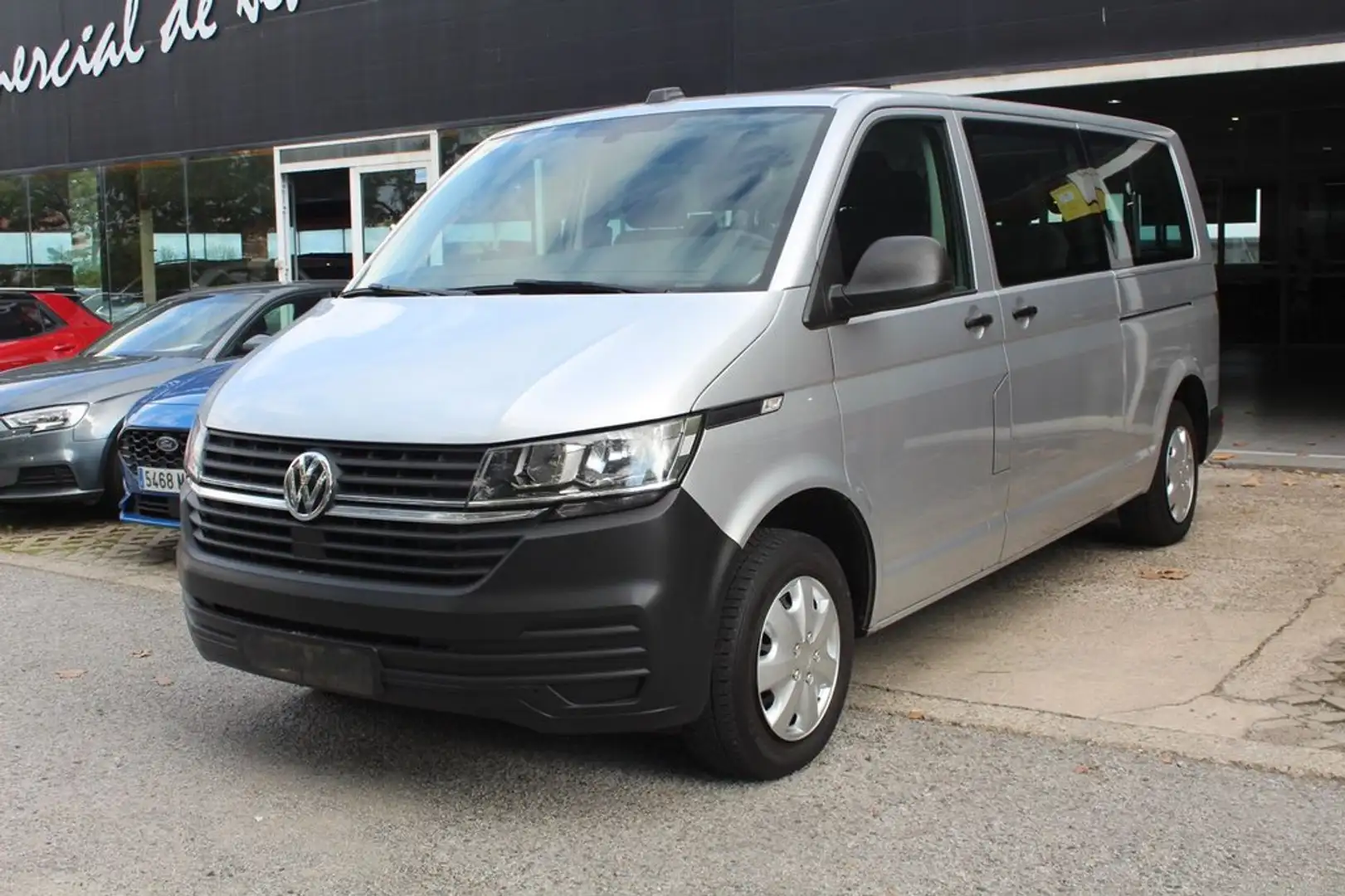 Volkswagen Transporter 2.0TDI 110CV COMBI L2 Plateado - 2