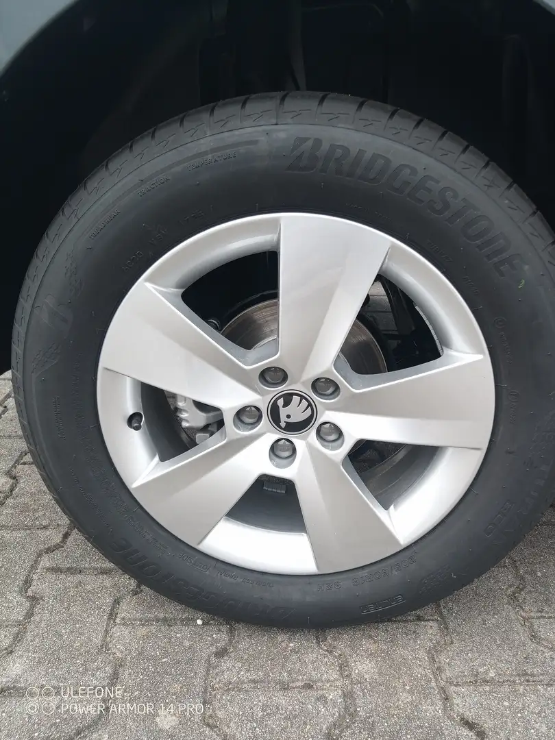 Skoda Kamiq 1.0 TSI 70kW Edition 130 Grau - 2