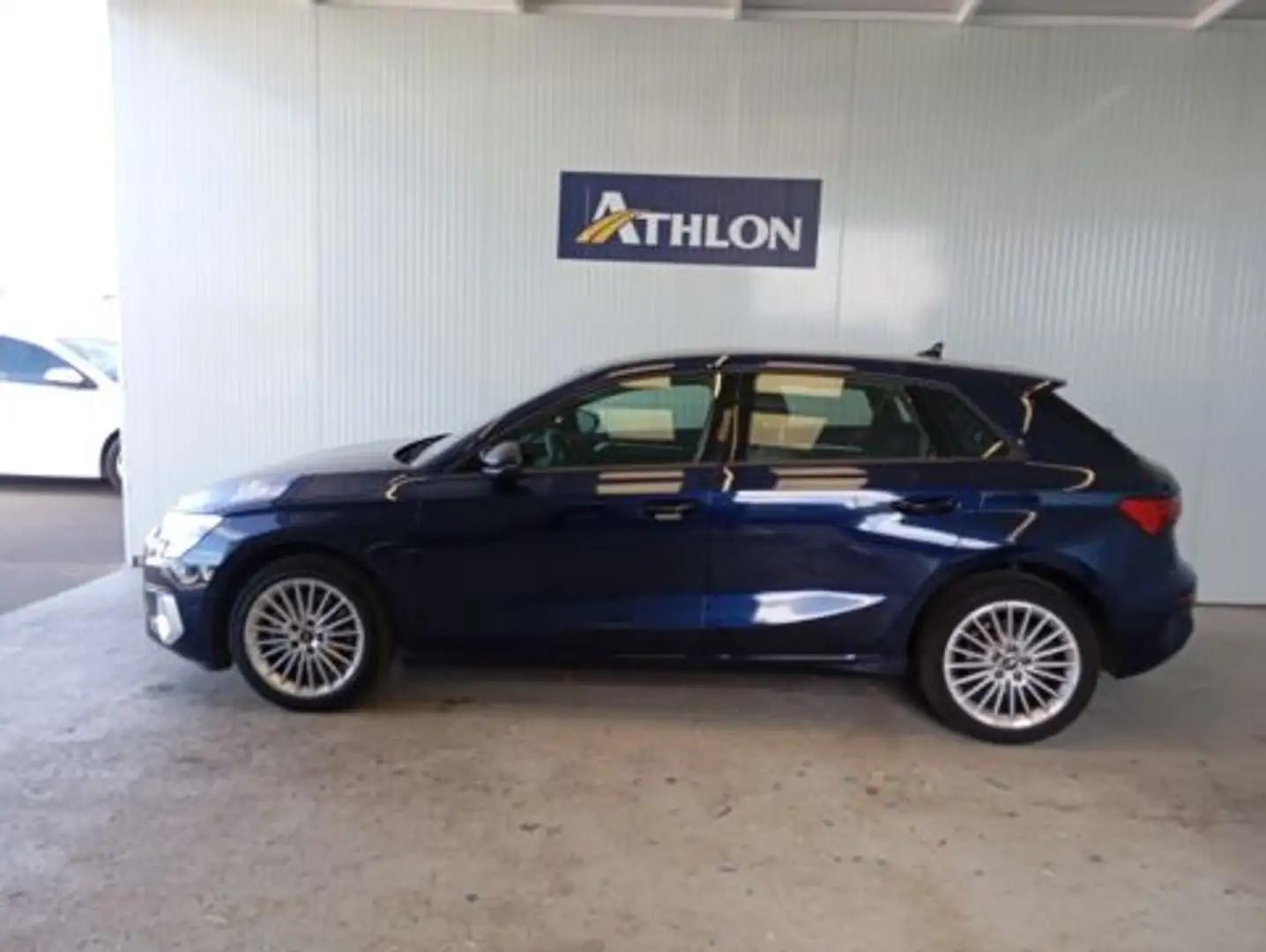Audi A3 Sportback 30 TFSI Advanced S tronic Bleu - 2