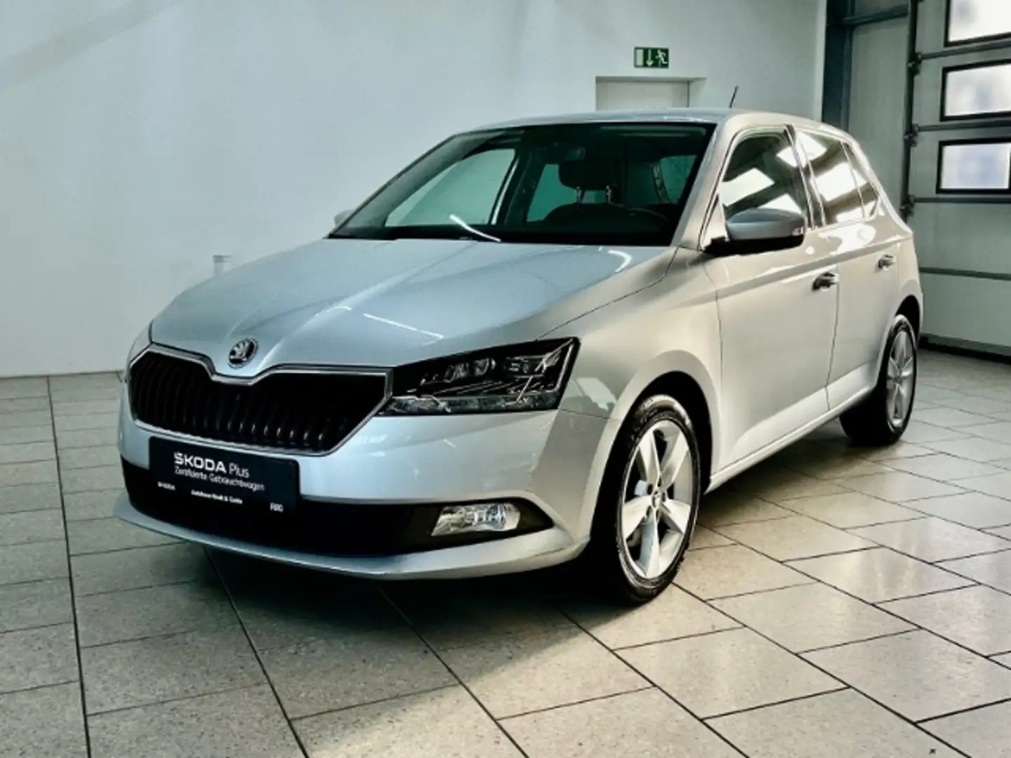 Skoda Fabia 1.0 TSI Style Kamera SHZ Freiprech SideAssist Silber - 2