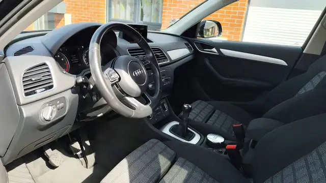 Audi Q3 view 8