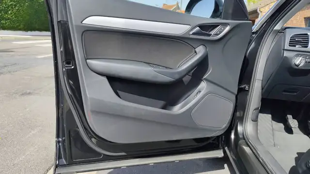 Audi Q3 view 7