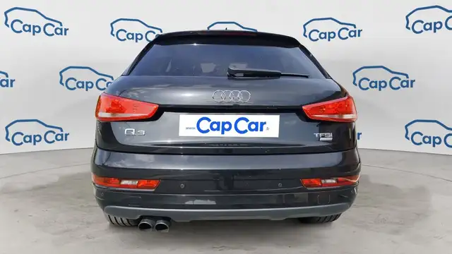 Audi Q3 view 3