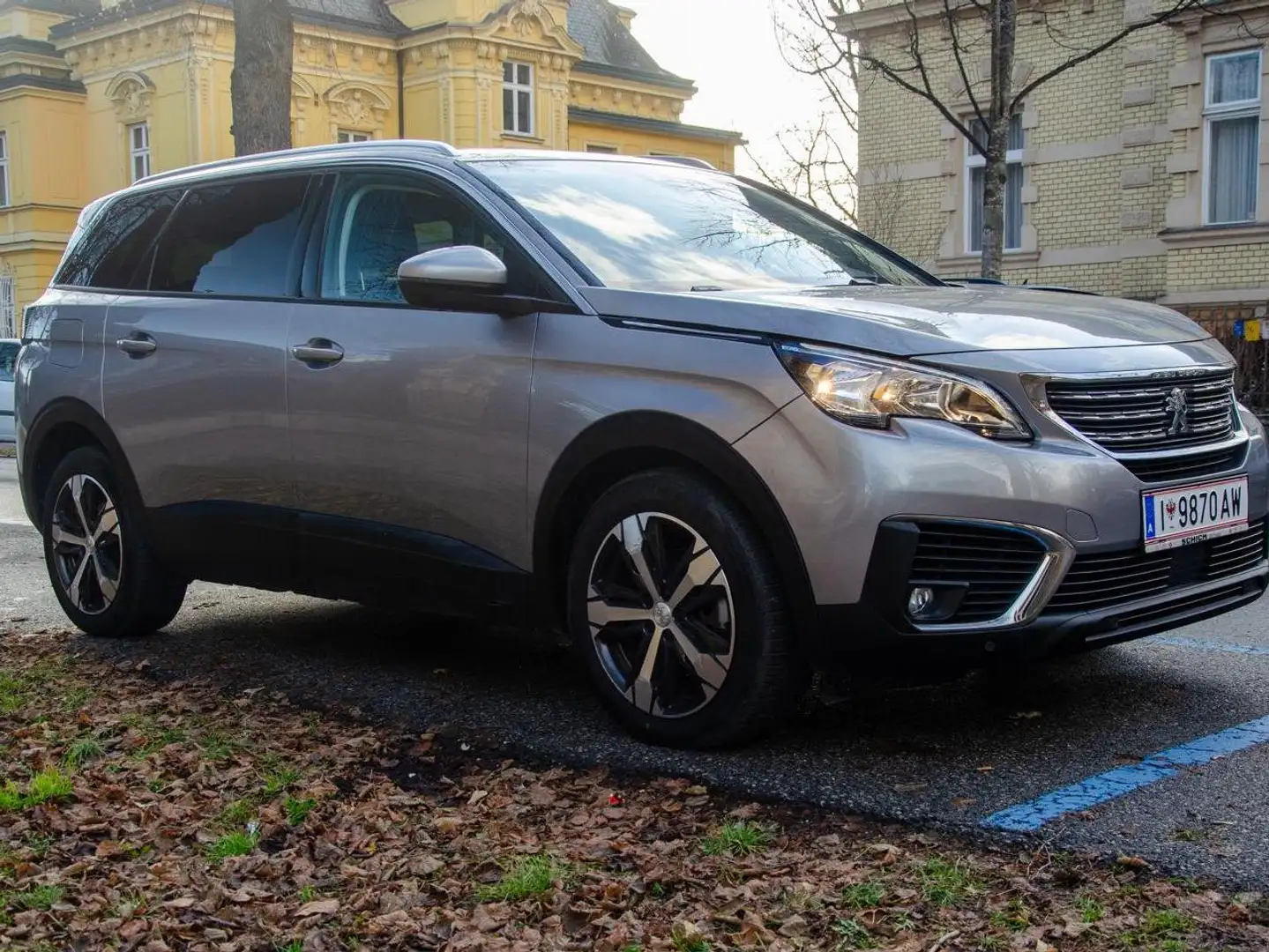 Peugeot 5008 5008 1,5 BlueHDI 130 S Grau - 2