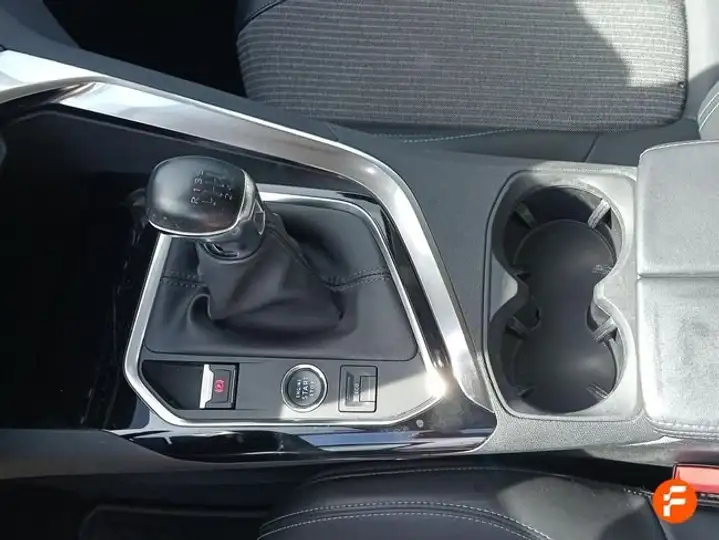 Peugeot 3008 1.2 S&S Pure Tech Active 2021, foto 23