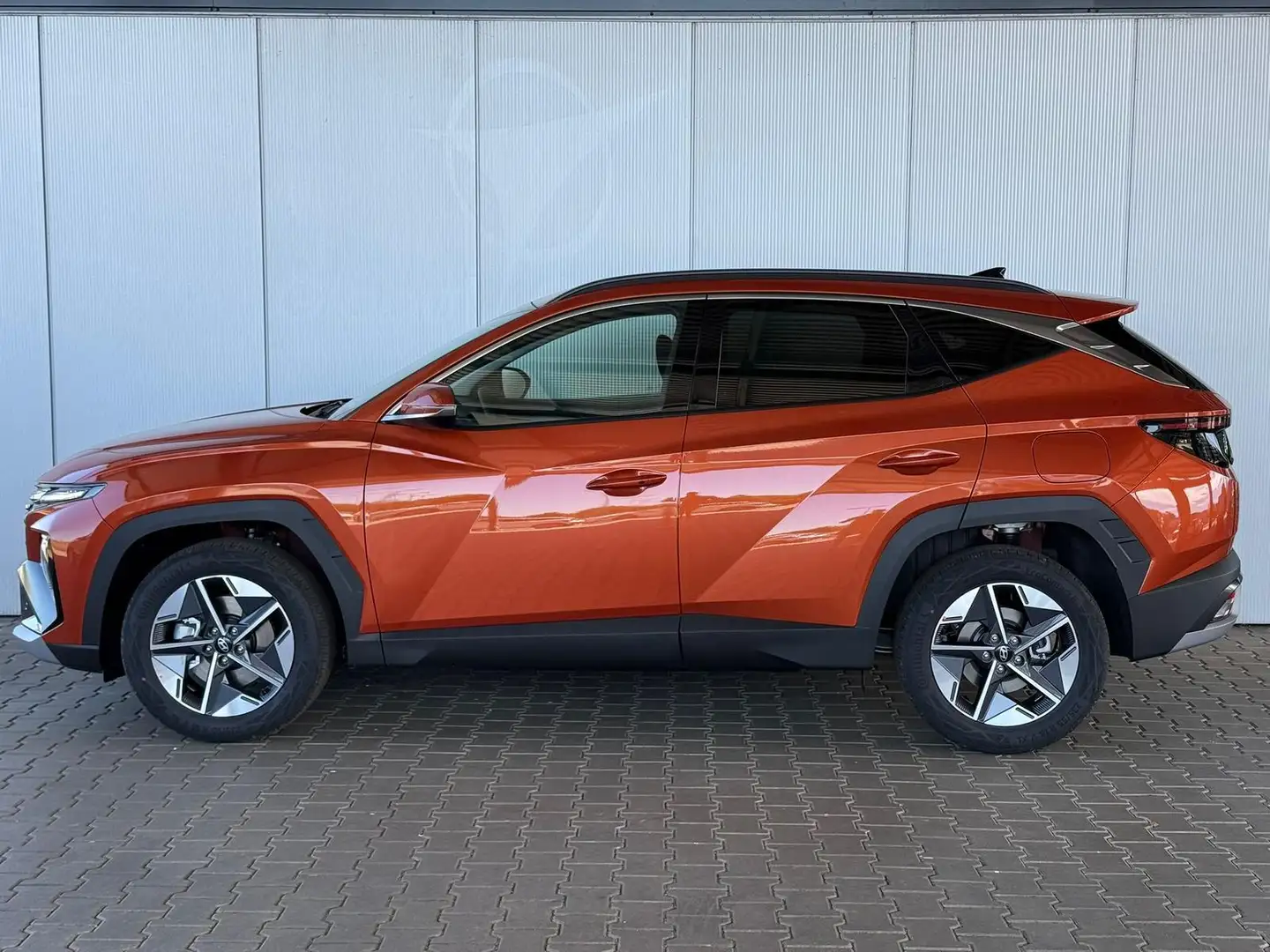 Hyundai TUCSON NX4 GO 1,6 T-GDi 2WD 6MT 160 PS / Sitz + Lenkra... Orange - 2