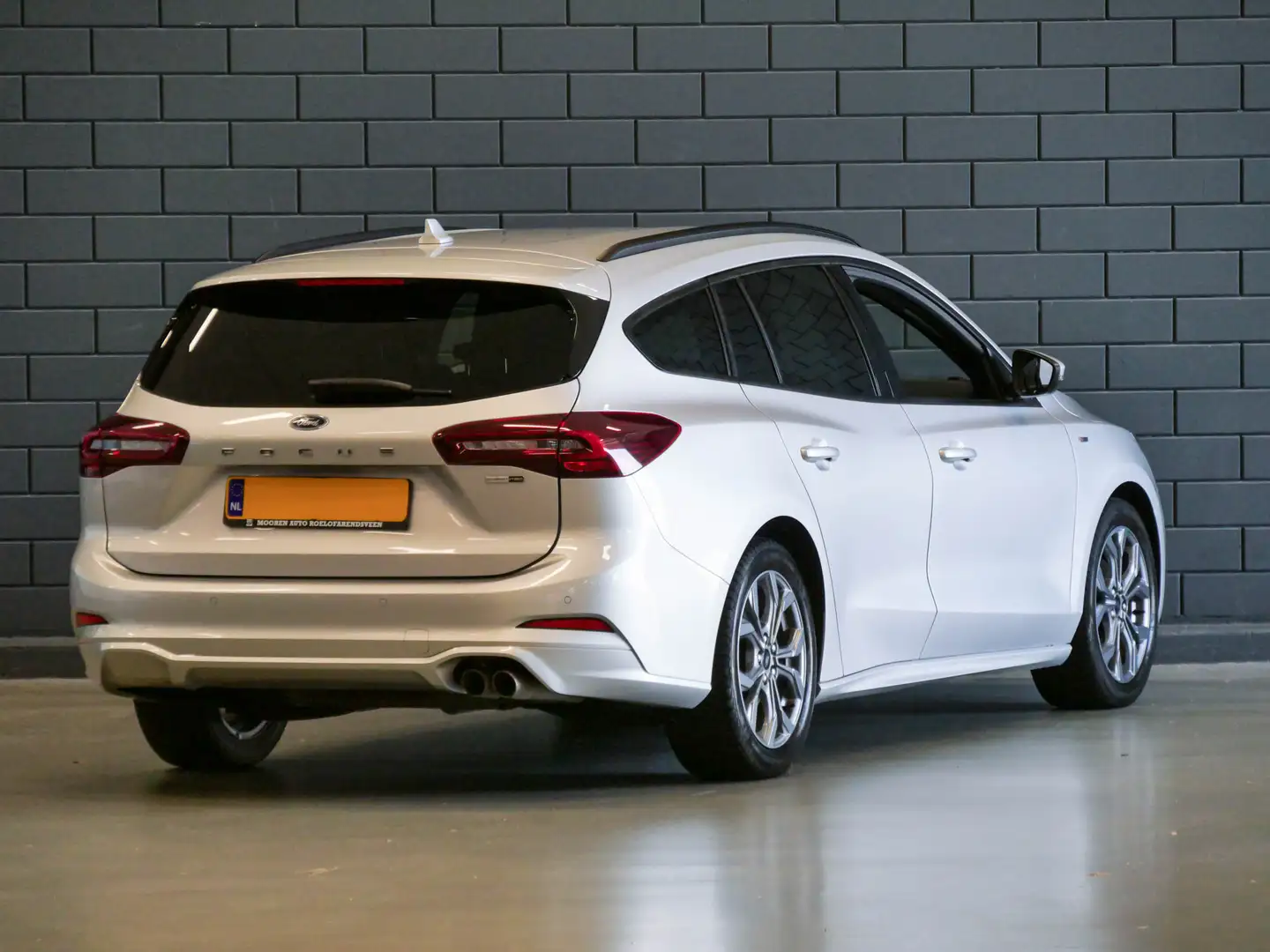 Ford Focus Wagon 1.0 EcoBoost 125PK Automaat ST-Line | NAVIGA Gris - 2