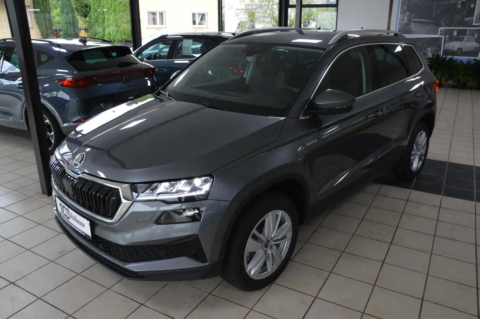 Skoda Karoq Selection AHK,ACC,Navi,Virtual,LED,5J.Gar. Grau - 1