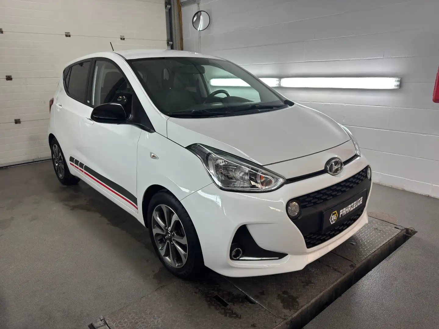 Hyundai i10 1,2L i10 YES PLUS *LENKRADHEIZUNG*KLIMAAUTO* Blanco - 1