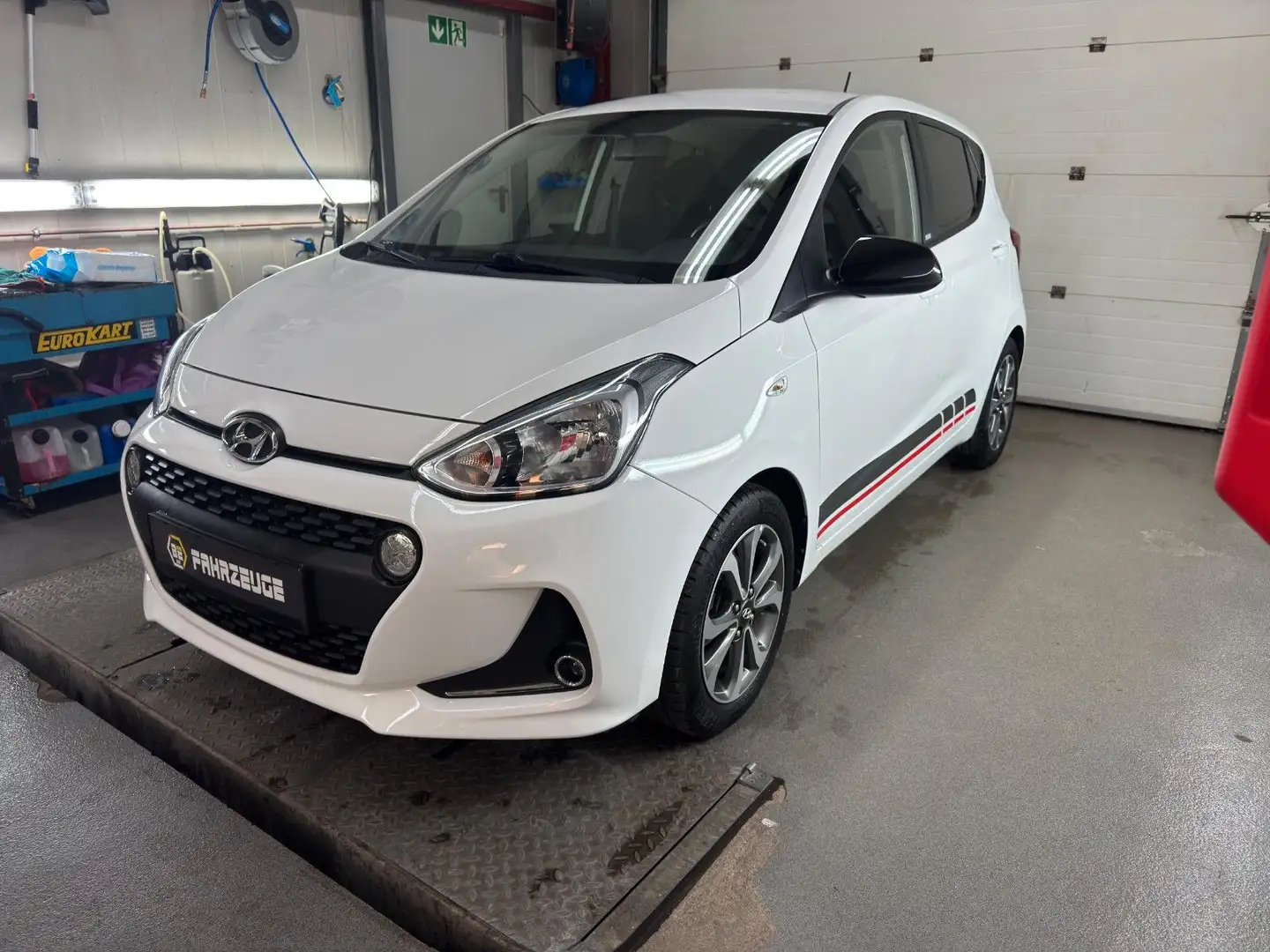 Hyundai i10 1,2L i10 YES PLUS *LENKRADHEIZUNG*KLIMAAUTO* Blanco - 2