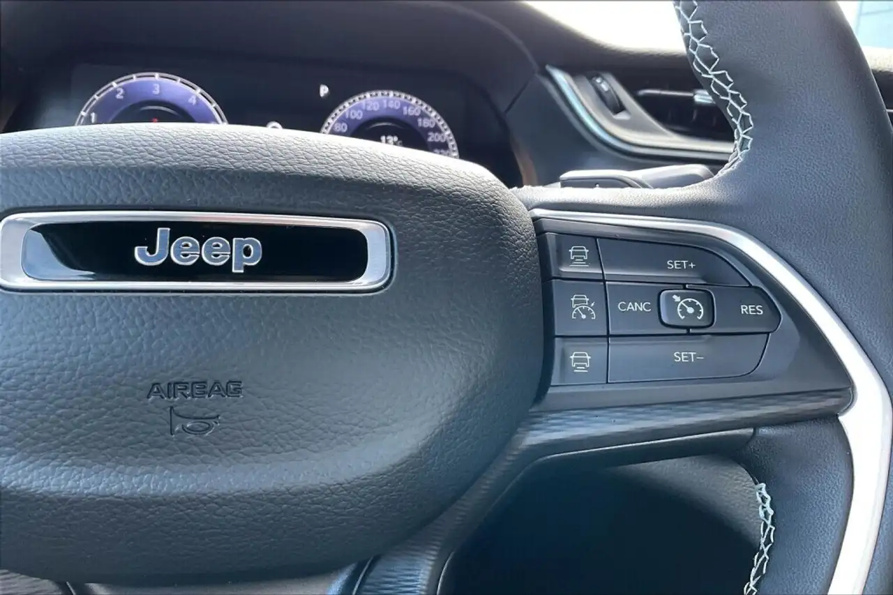 Jeep Grand Cherokee снимка Jeep Grand Cherokee