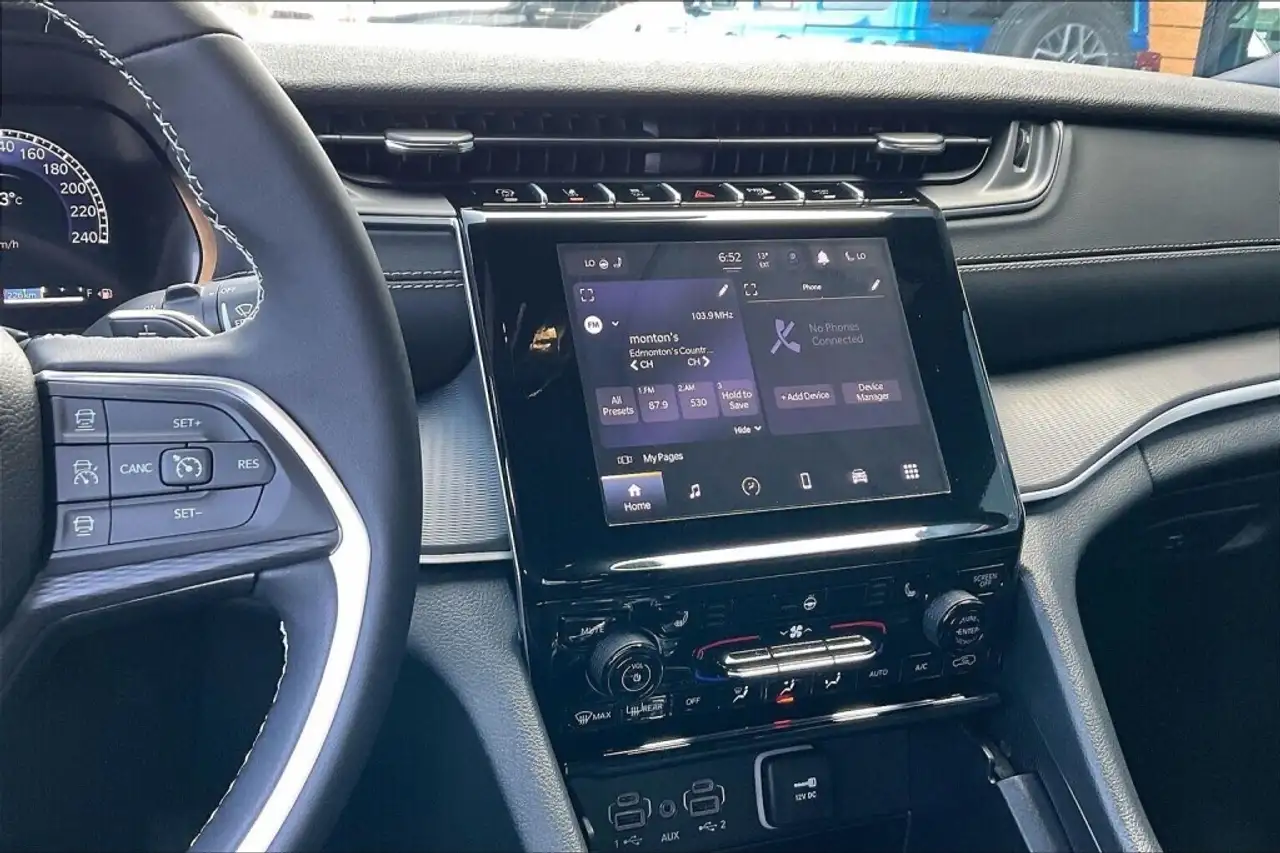 Jeep Grand Cherokee снимка Jeep Grand Cherokee