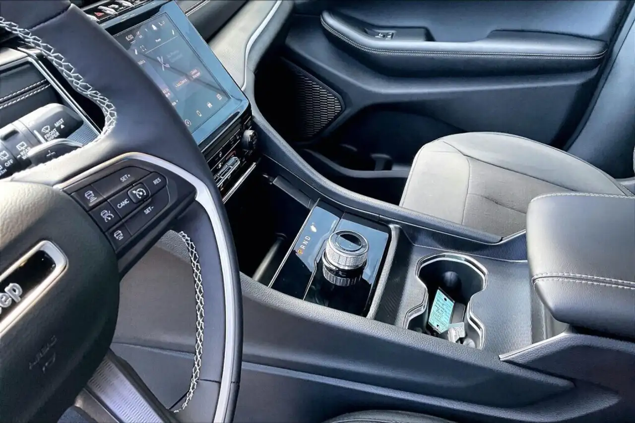 Jeep Grand Cherokee снимка Jeep Grand Cherokee