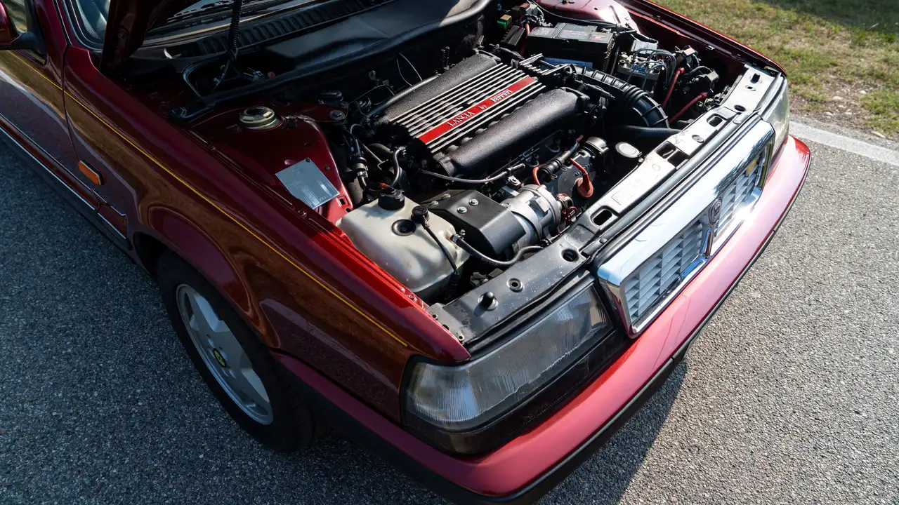 Lancia Thema Ferrari 8.32, foto 9