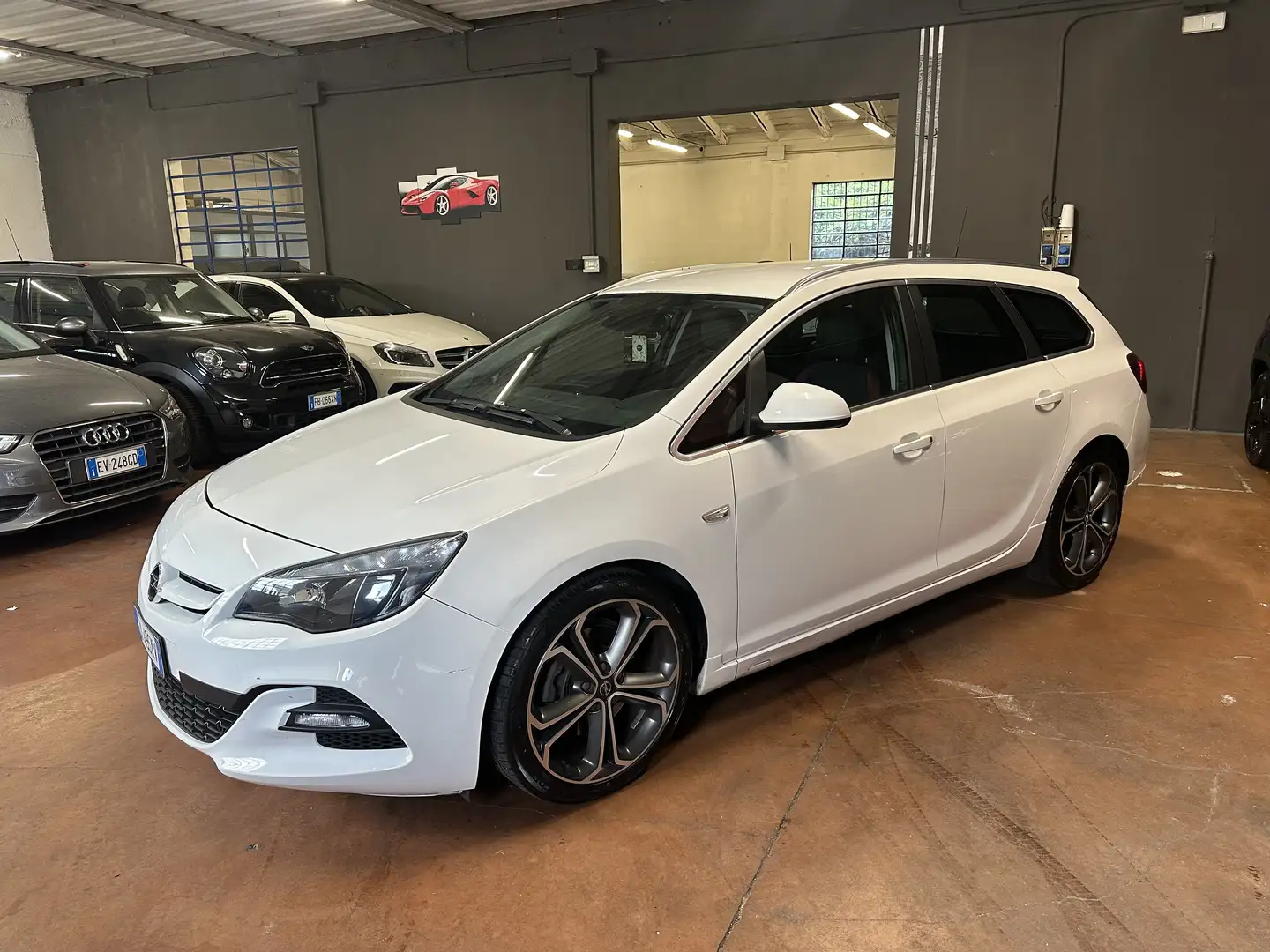 Opel Astra Sports Tourer 2.0 cdti biturbo 195cv - 1