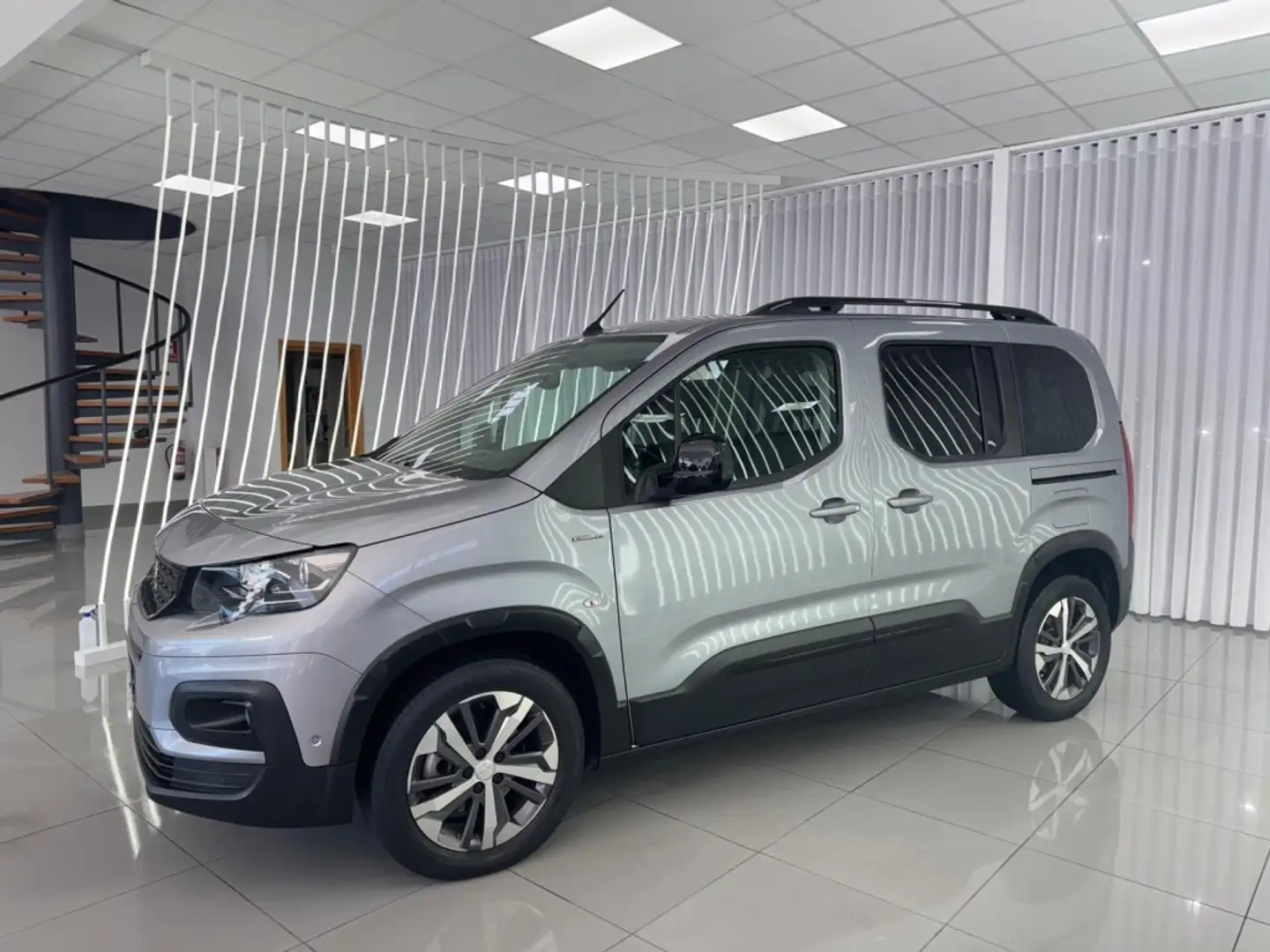Peugeot Rifter 1.5BlueHDi S&S Standard GT Line EAT8 130 Gris - 2